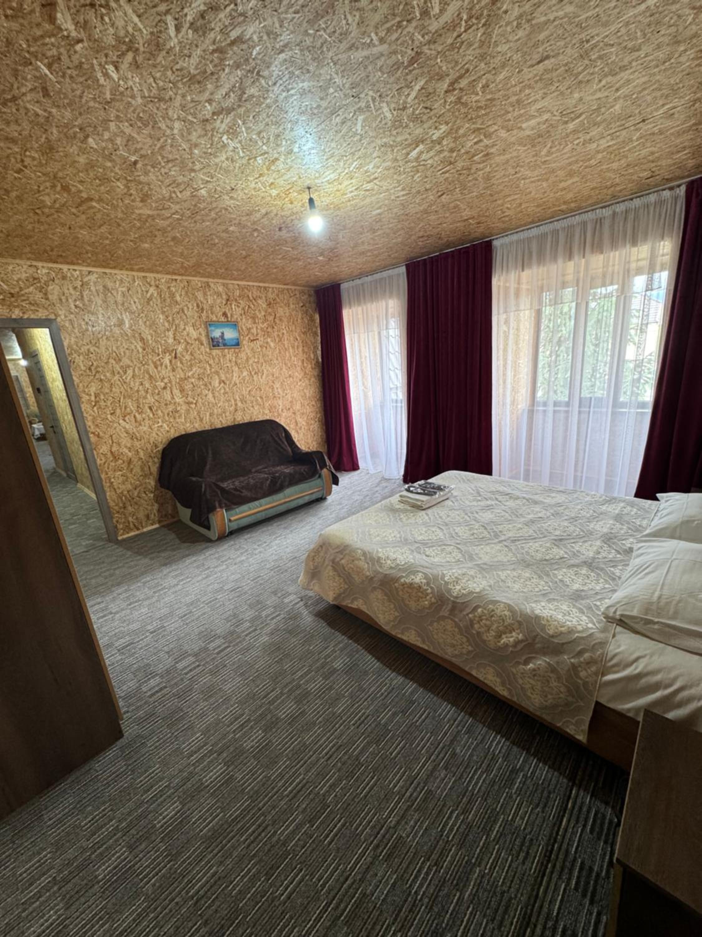 Large Double Room photo 3