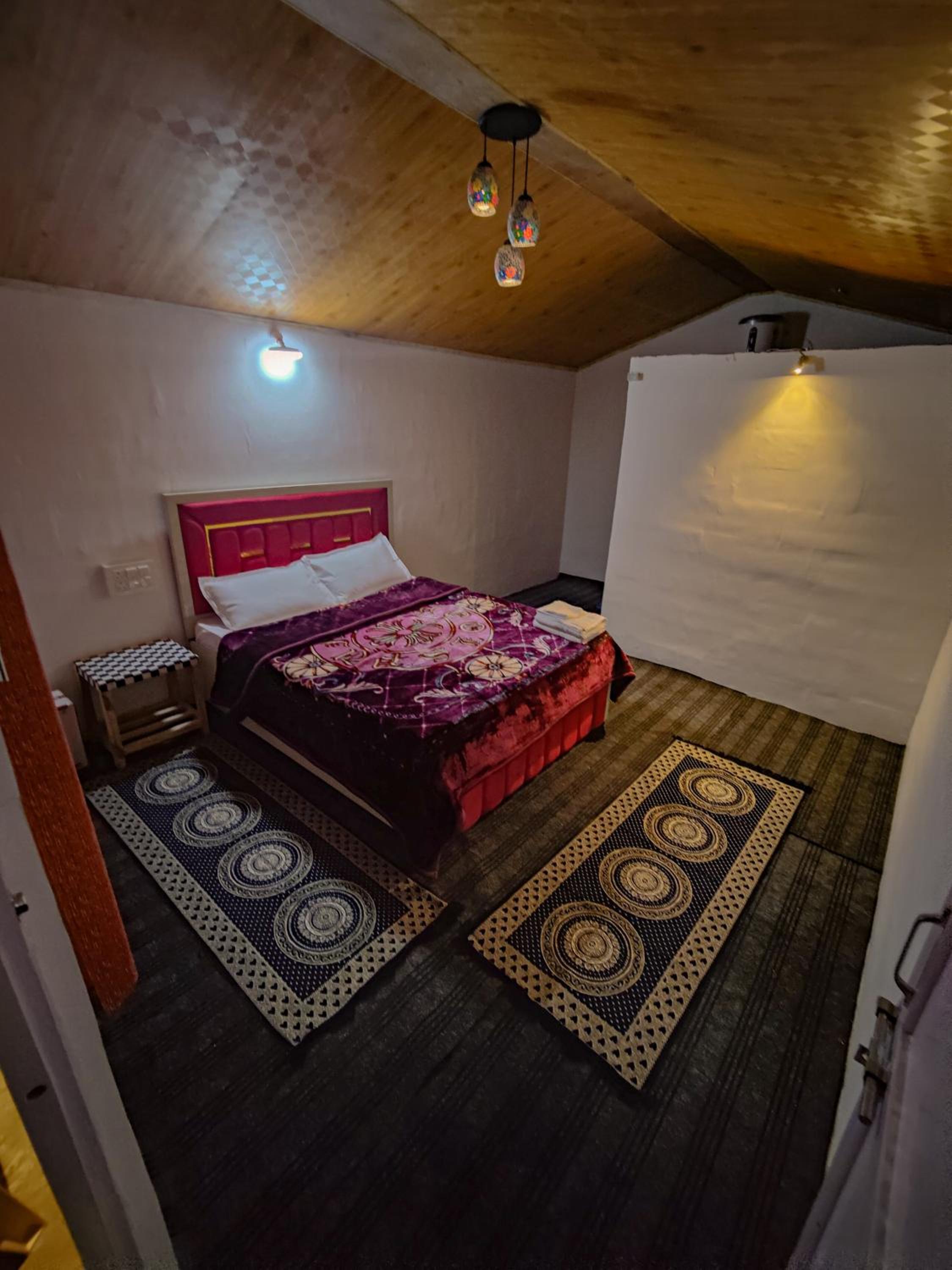 Deluxe King Room photo 1