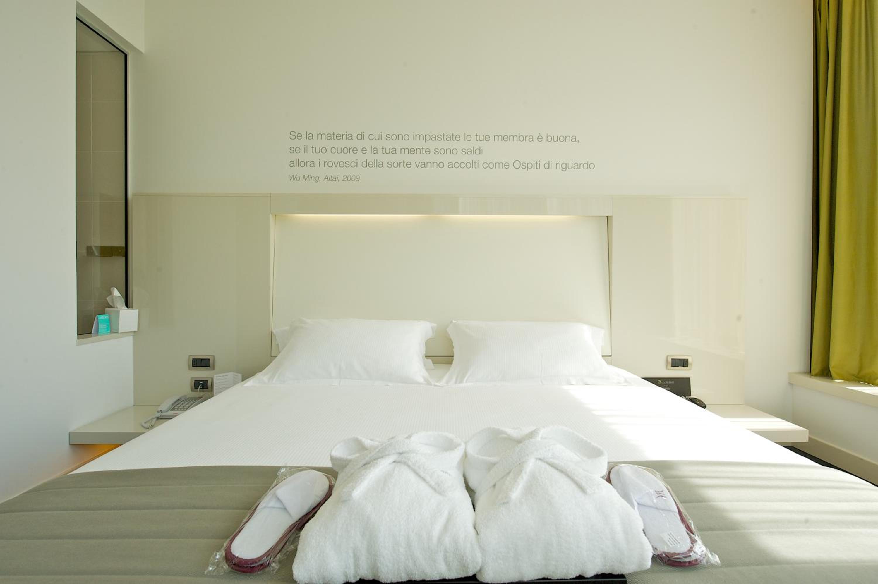 Superior King Room with View - Photo 3