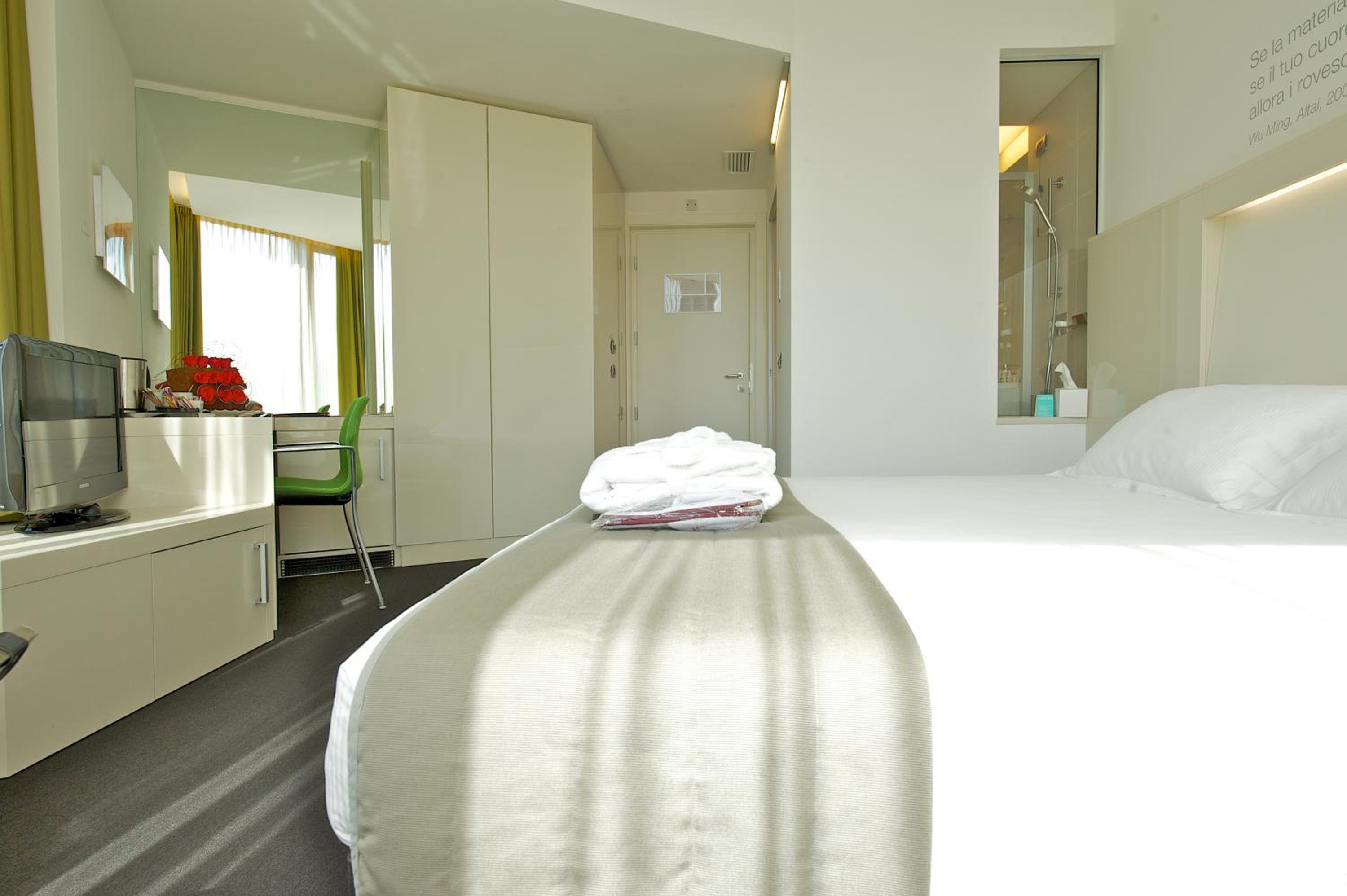 Superior King Room with View - Photo 4