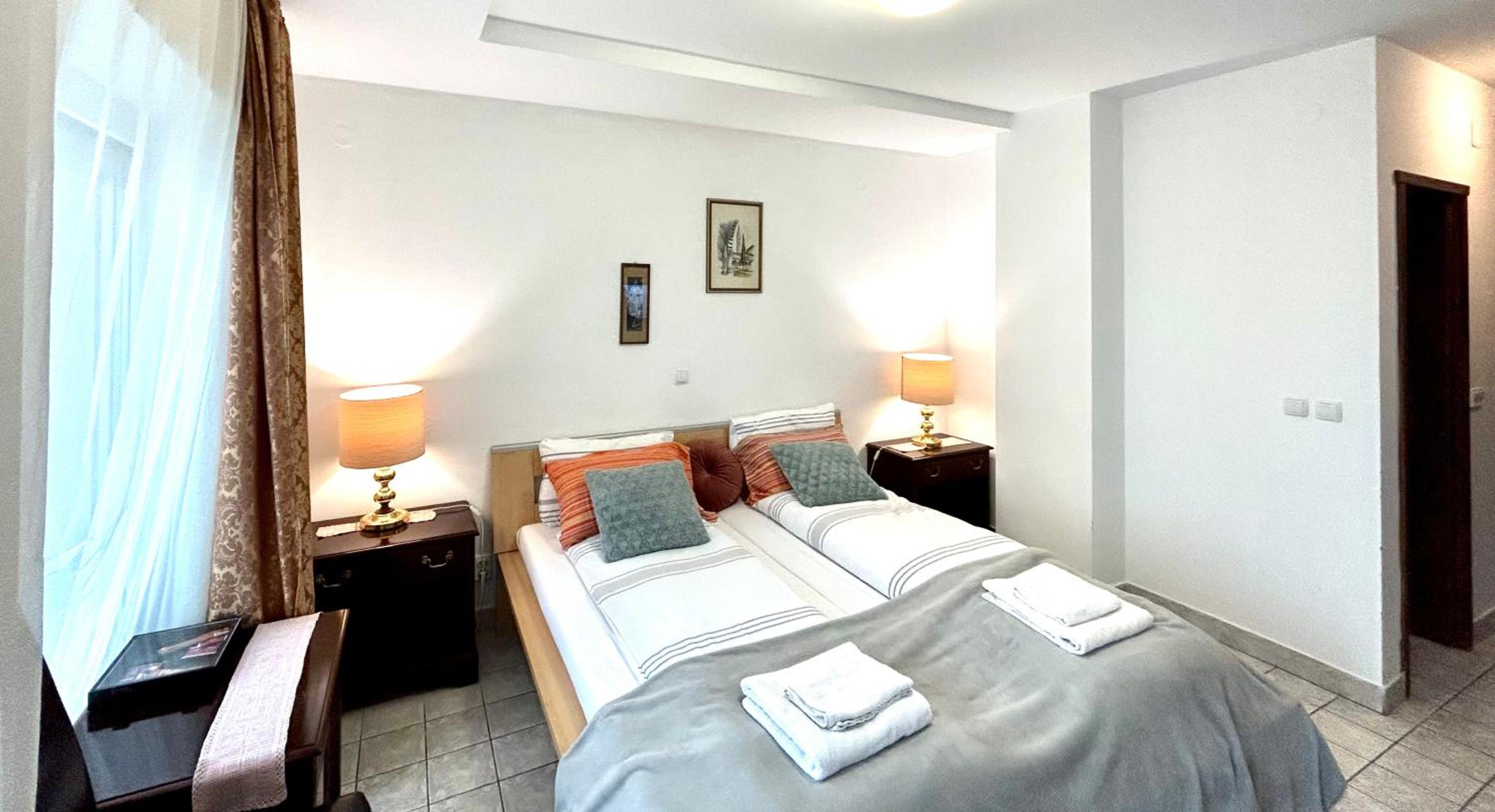 Double Room with Balcony - Photo 15