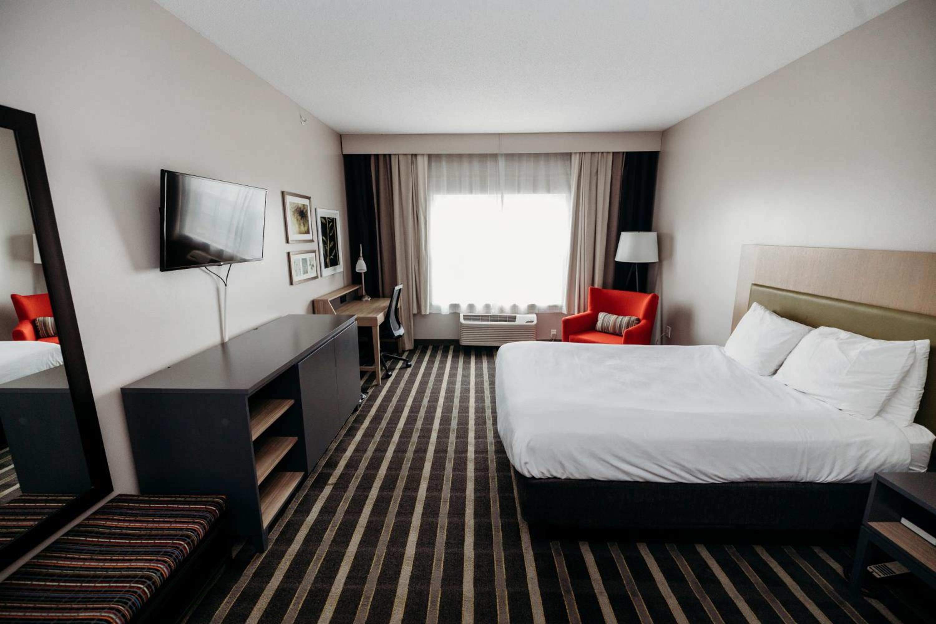 Queen Room with Two Queen Beds - Disability Access/Non-Smoking photo 3