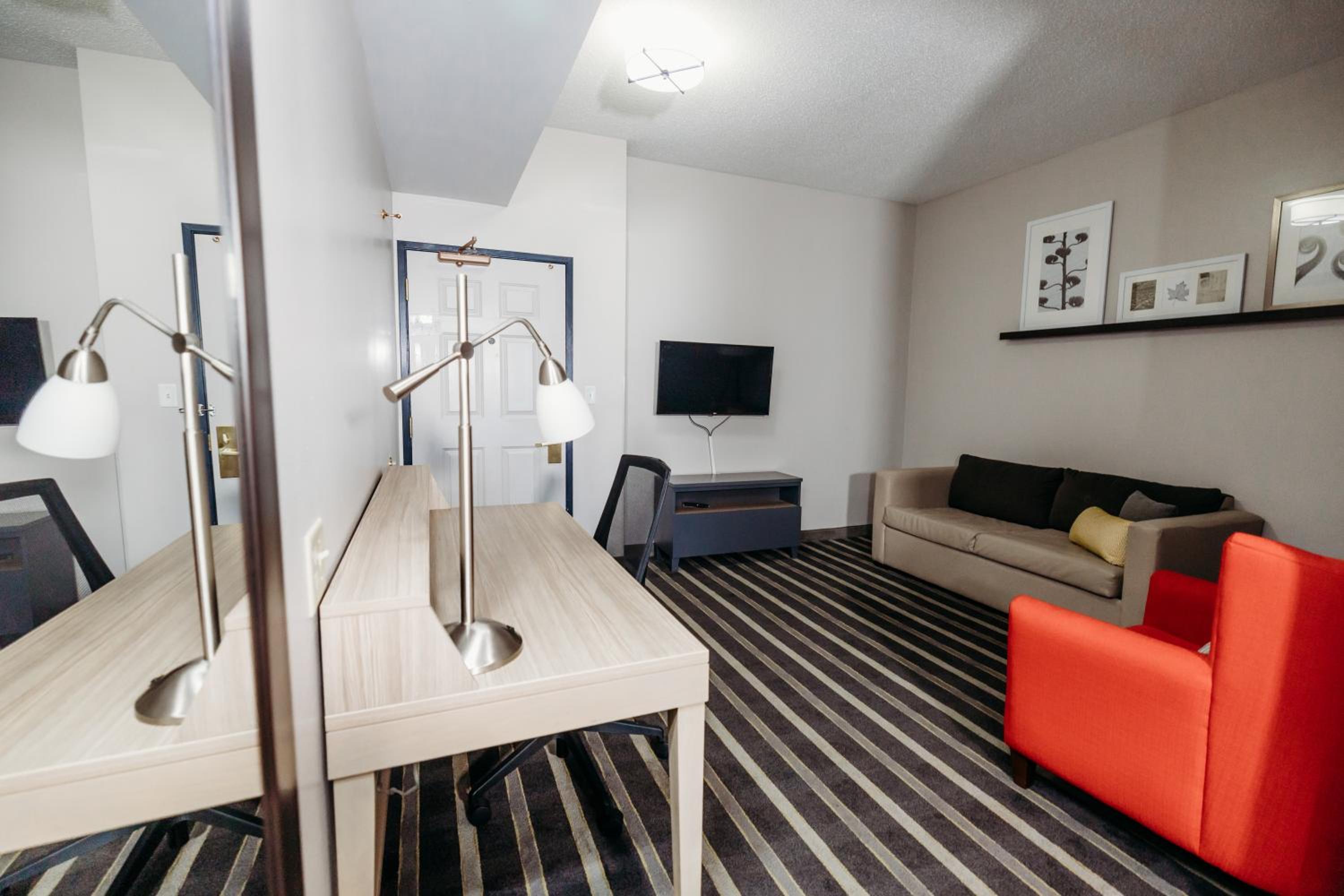 One-Bedroom Suite with Two Queen Beds and Sofa Bed - Disability Access photo 2