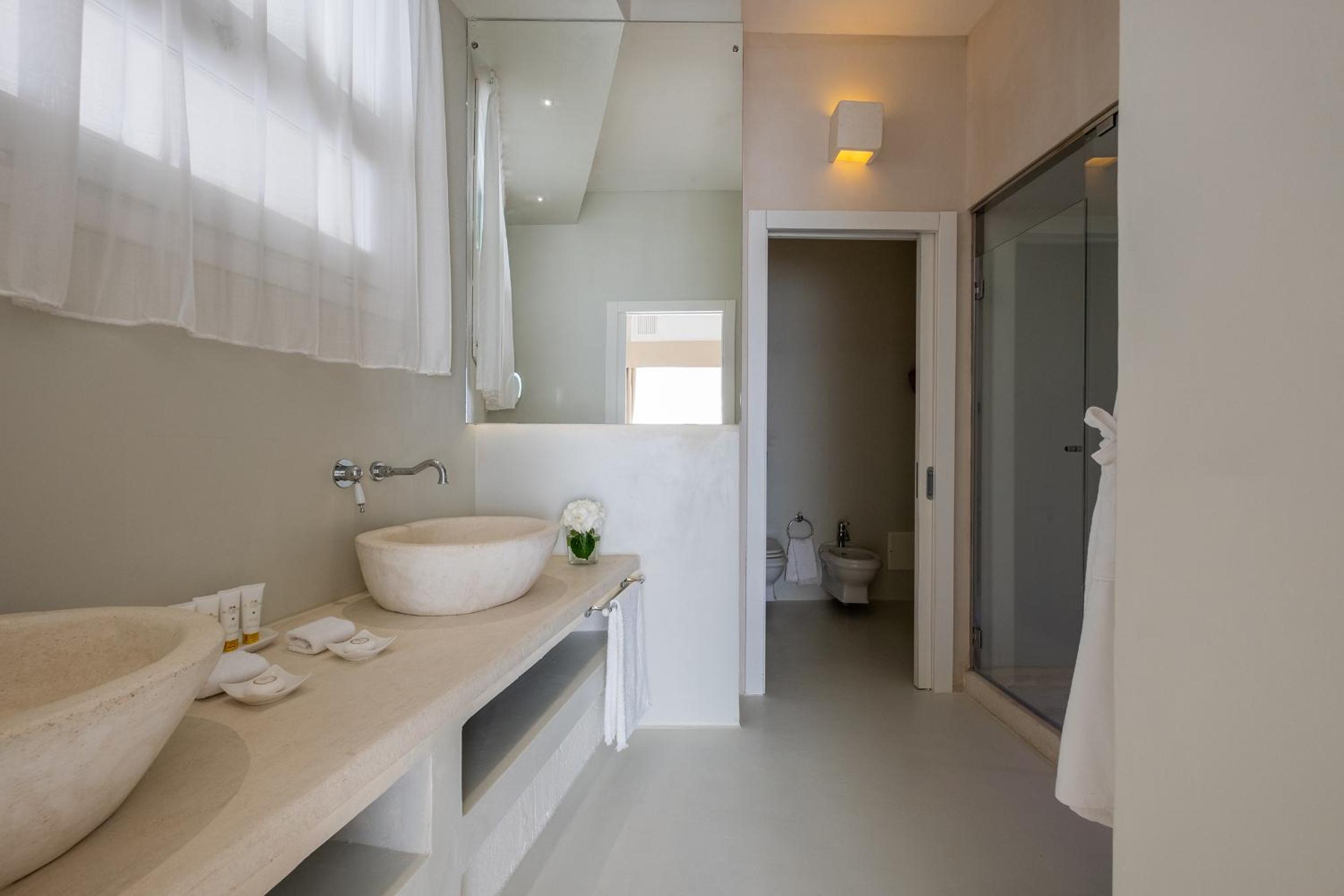Deluxe Room with Sunset View - Photo 7