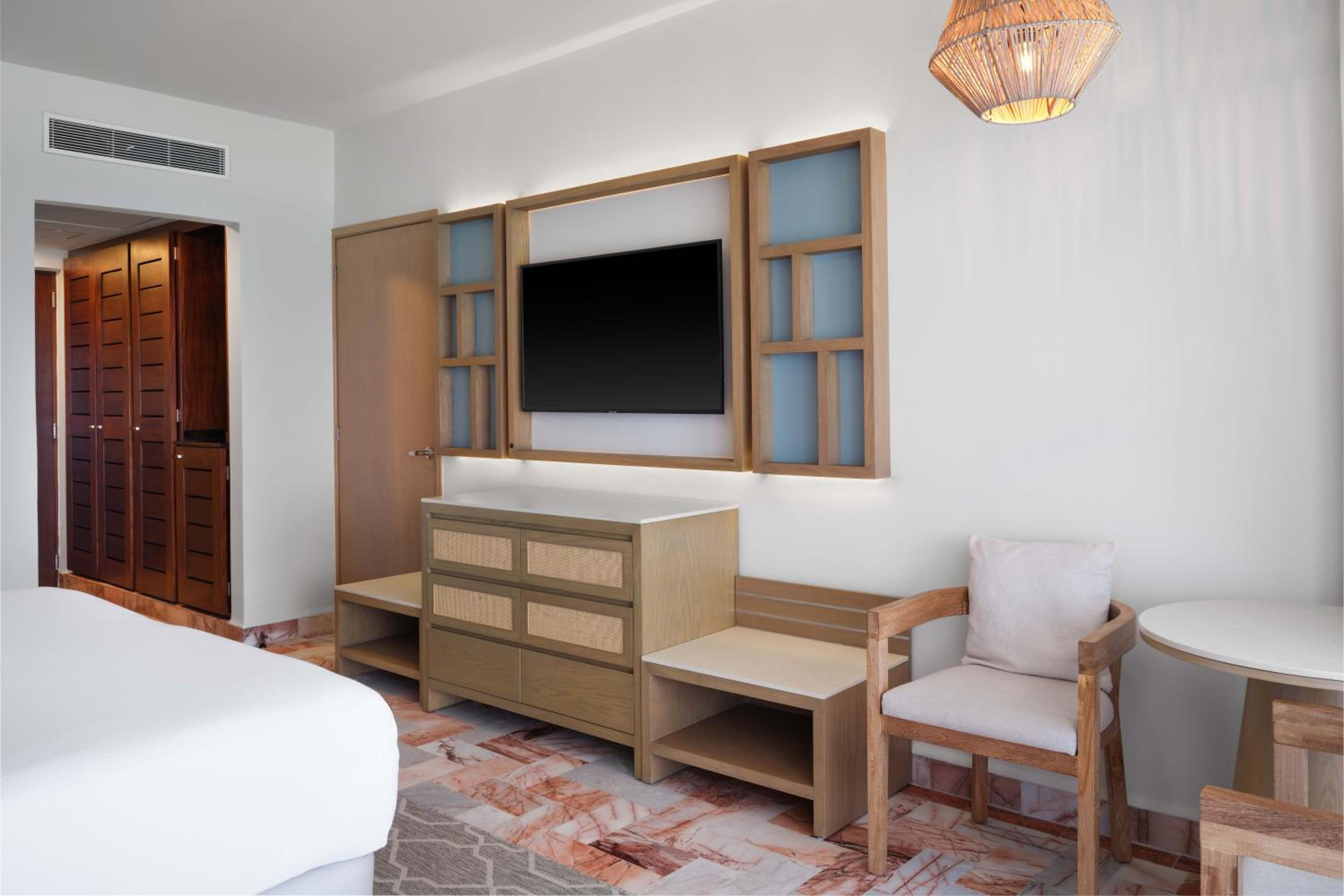 Superior King Room with Ocean View - Non-Smoking - Photo 3