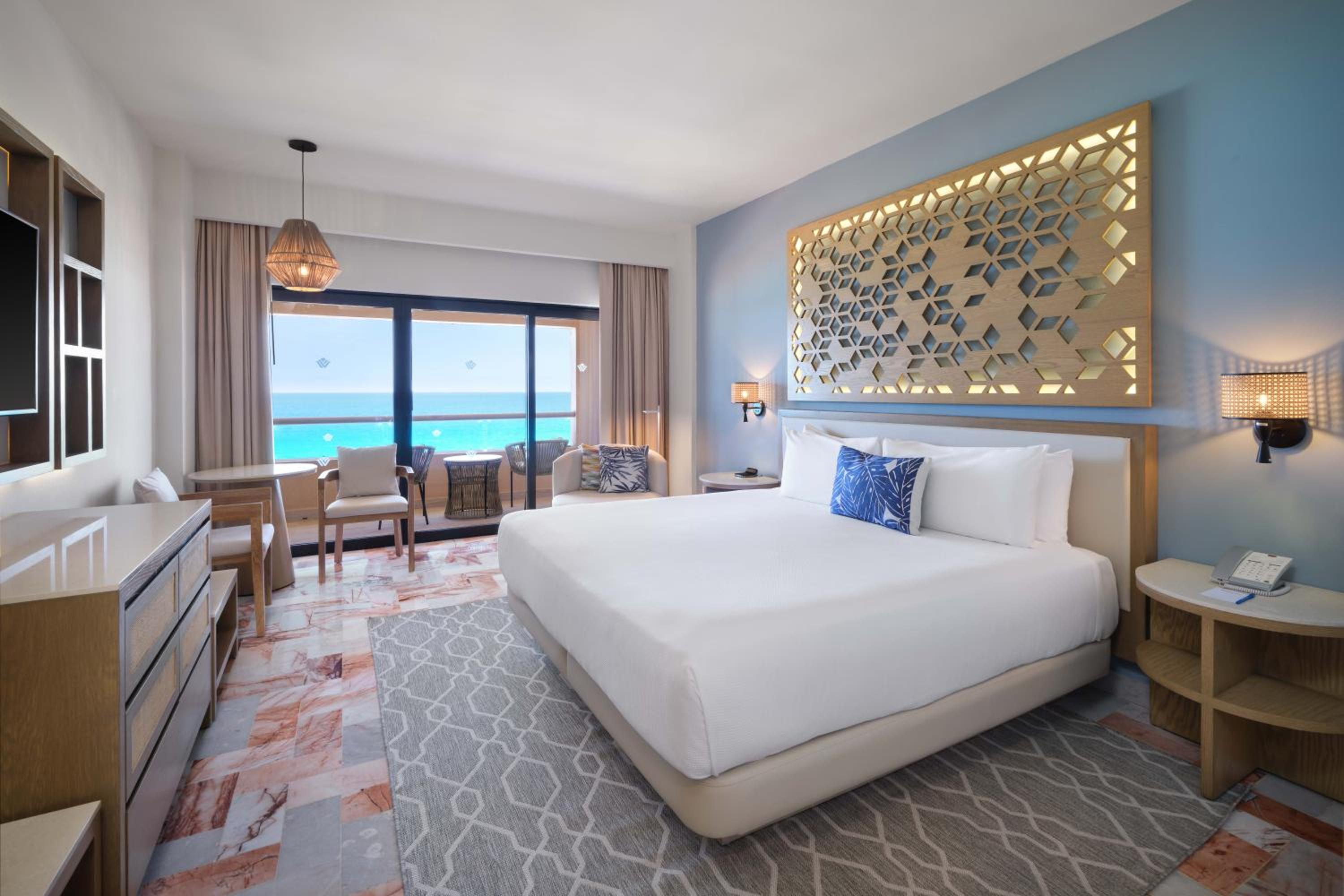 Superior King Room with Ocean View - Non-Smoking - Photo 1