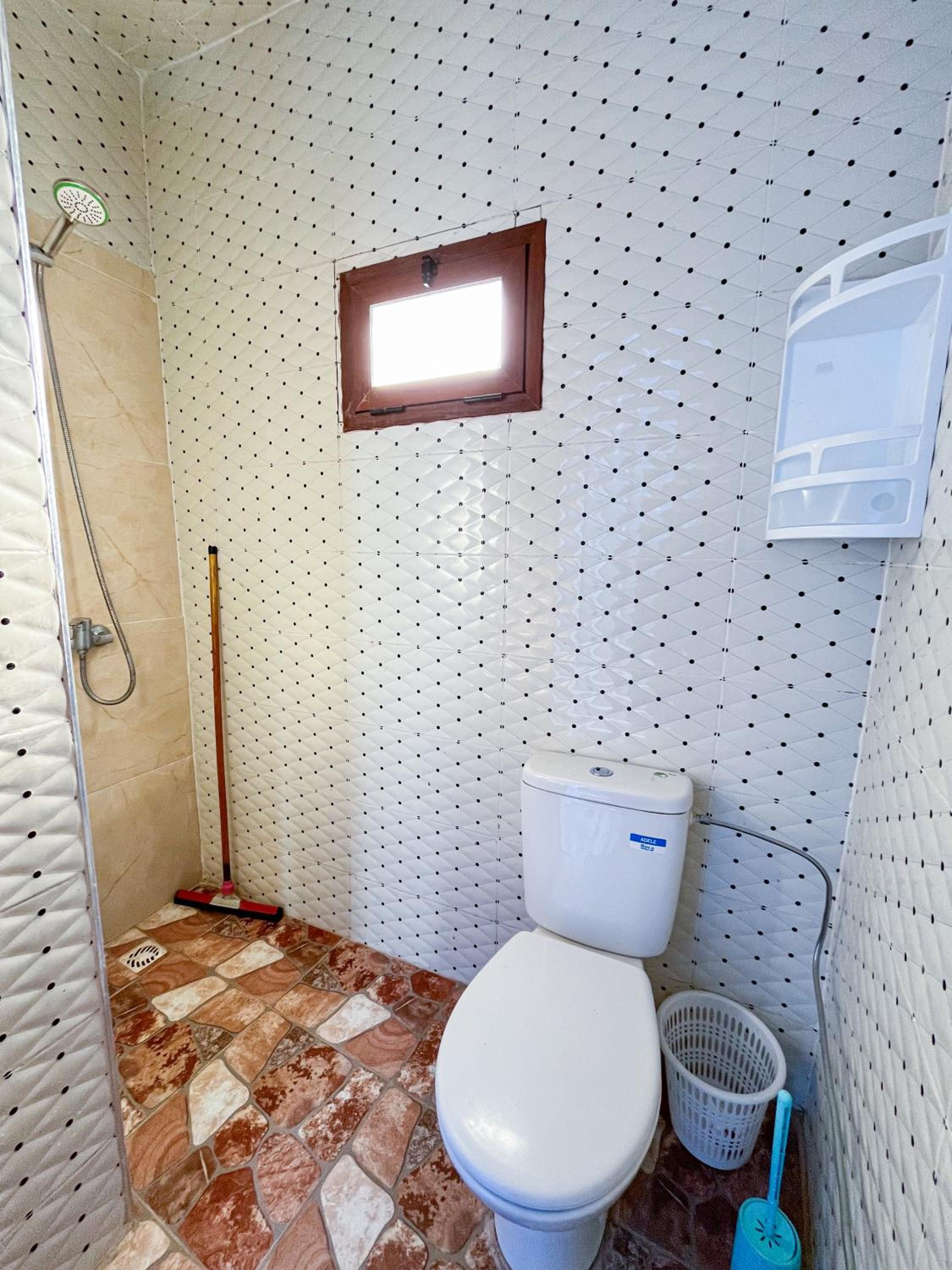 Standard Twin Room with Shared Bathroom photo 2