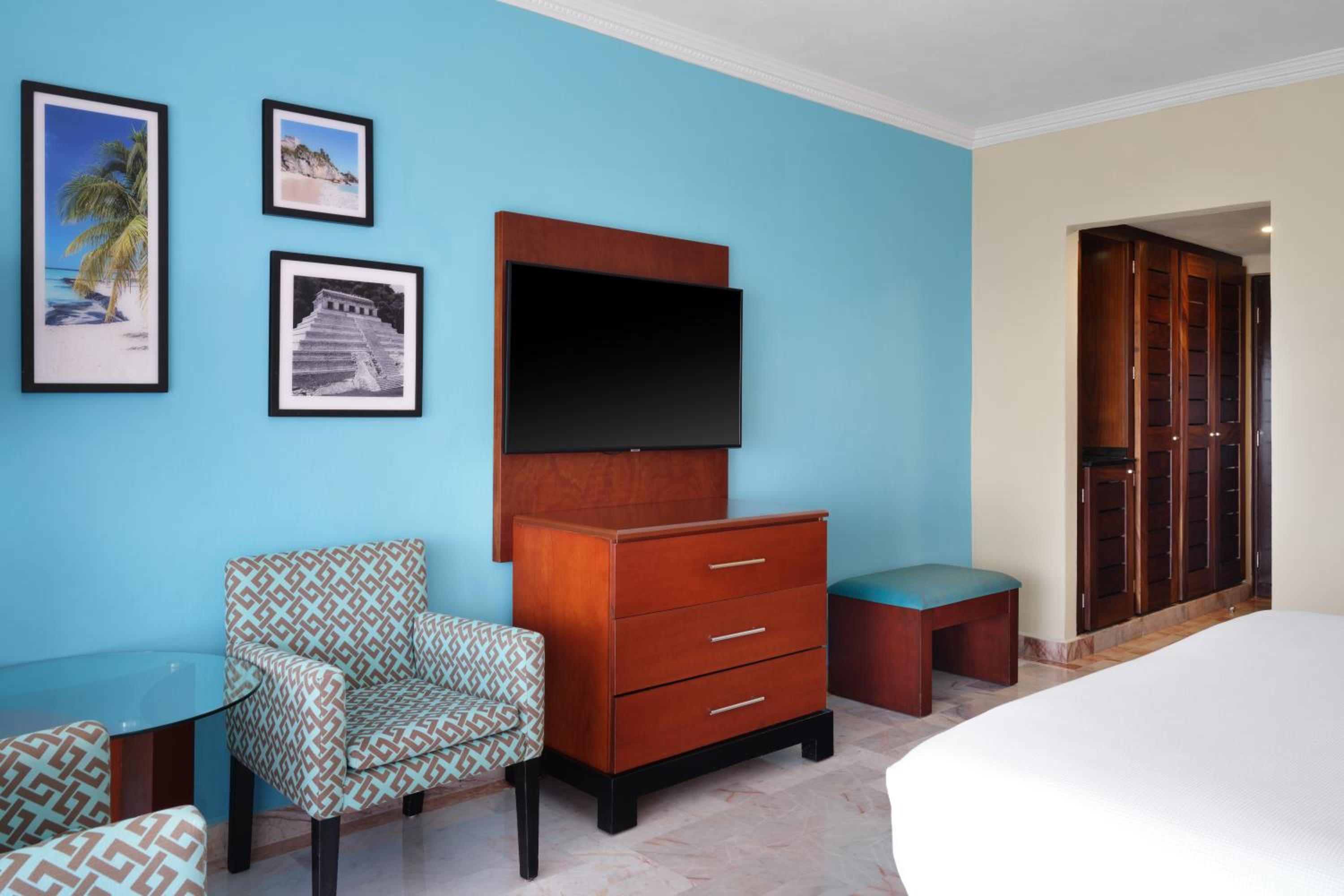 Superior King Room with Garden View, Non-Smoking