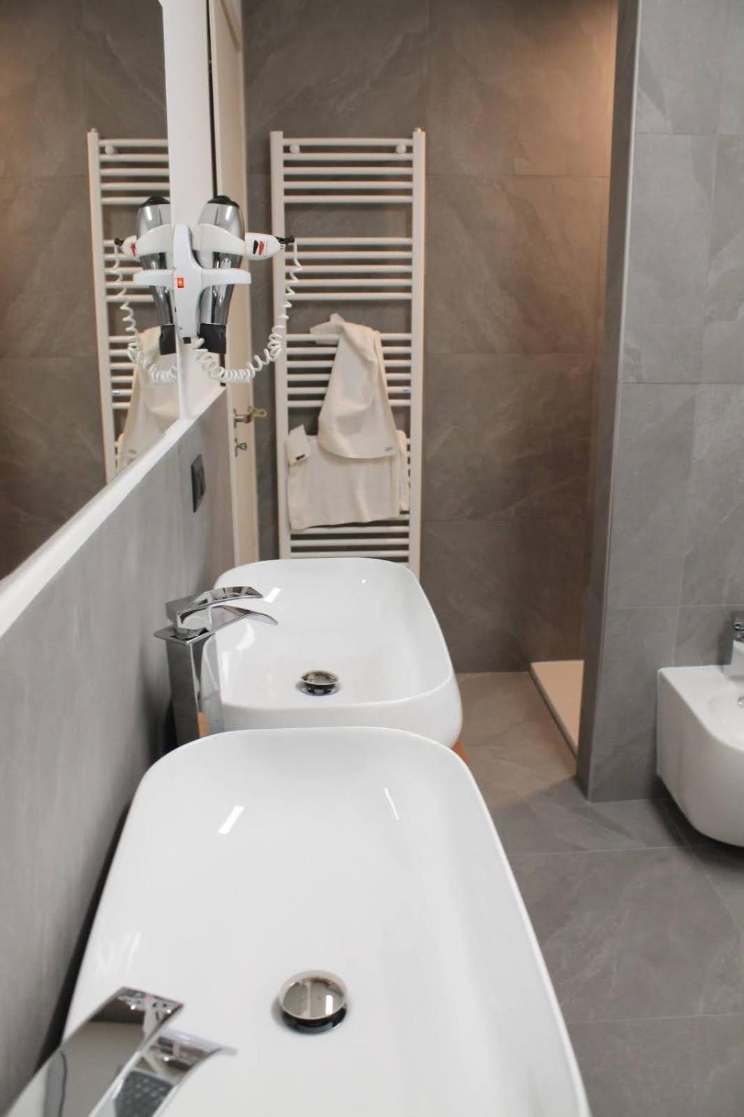 Suite with Spa Bath - Photo 6