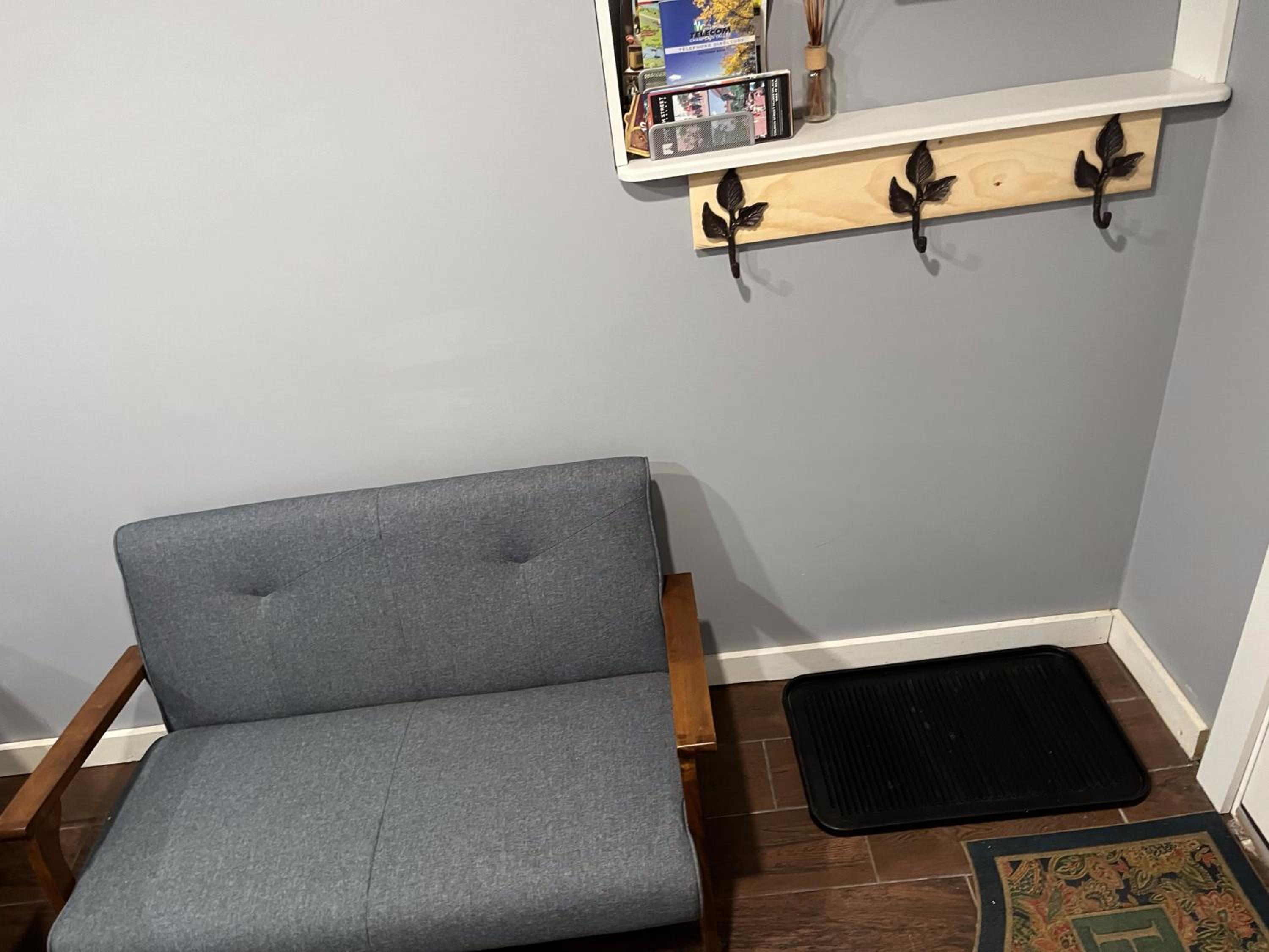One-Bedroom Apartment photo 2