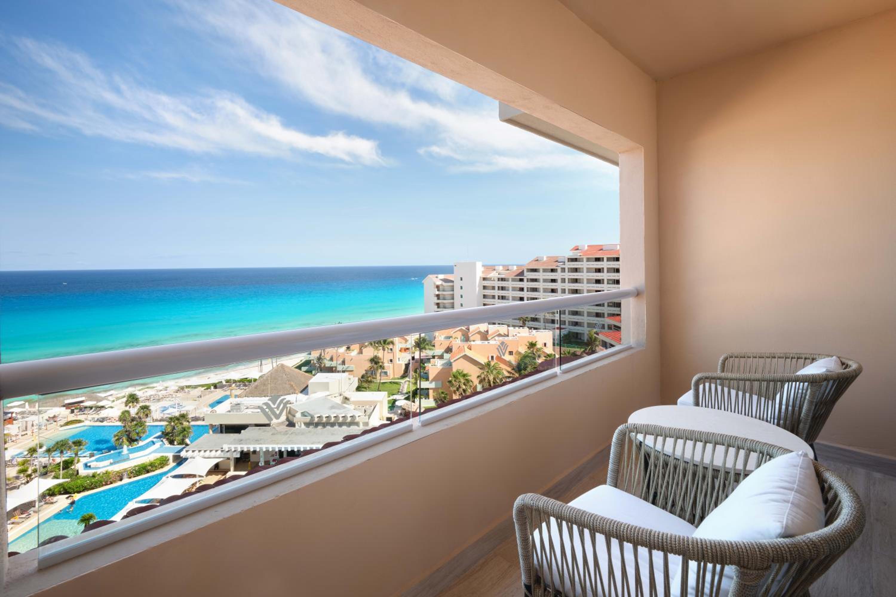 Superior King Room with Ocean View - Non-Smoking - Photo 2
