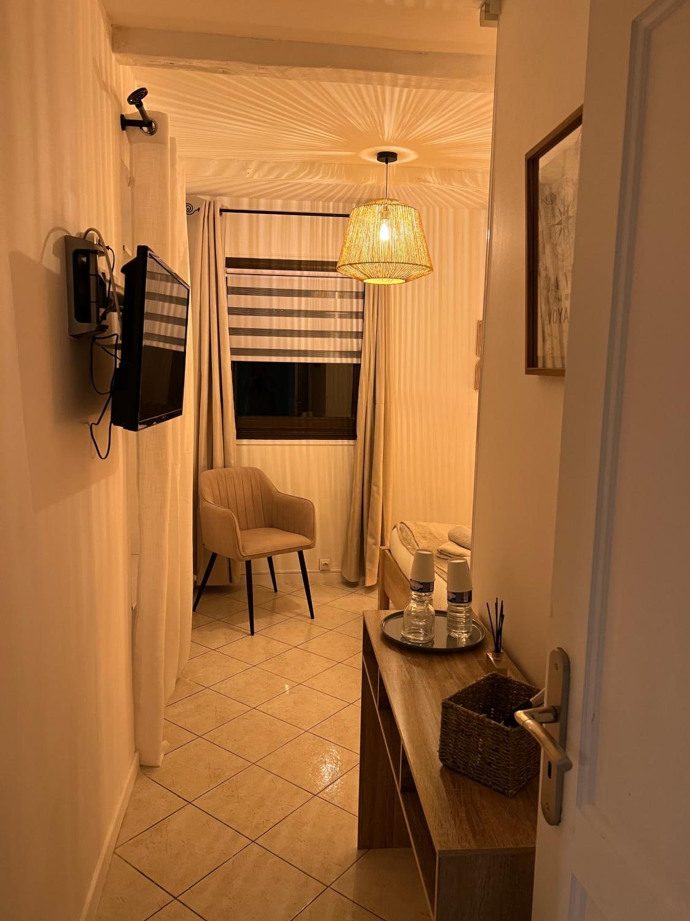 Deluxe Double Room with Shower photo 2