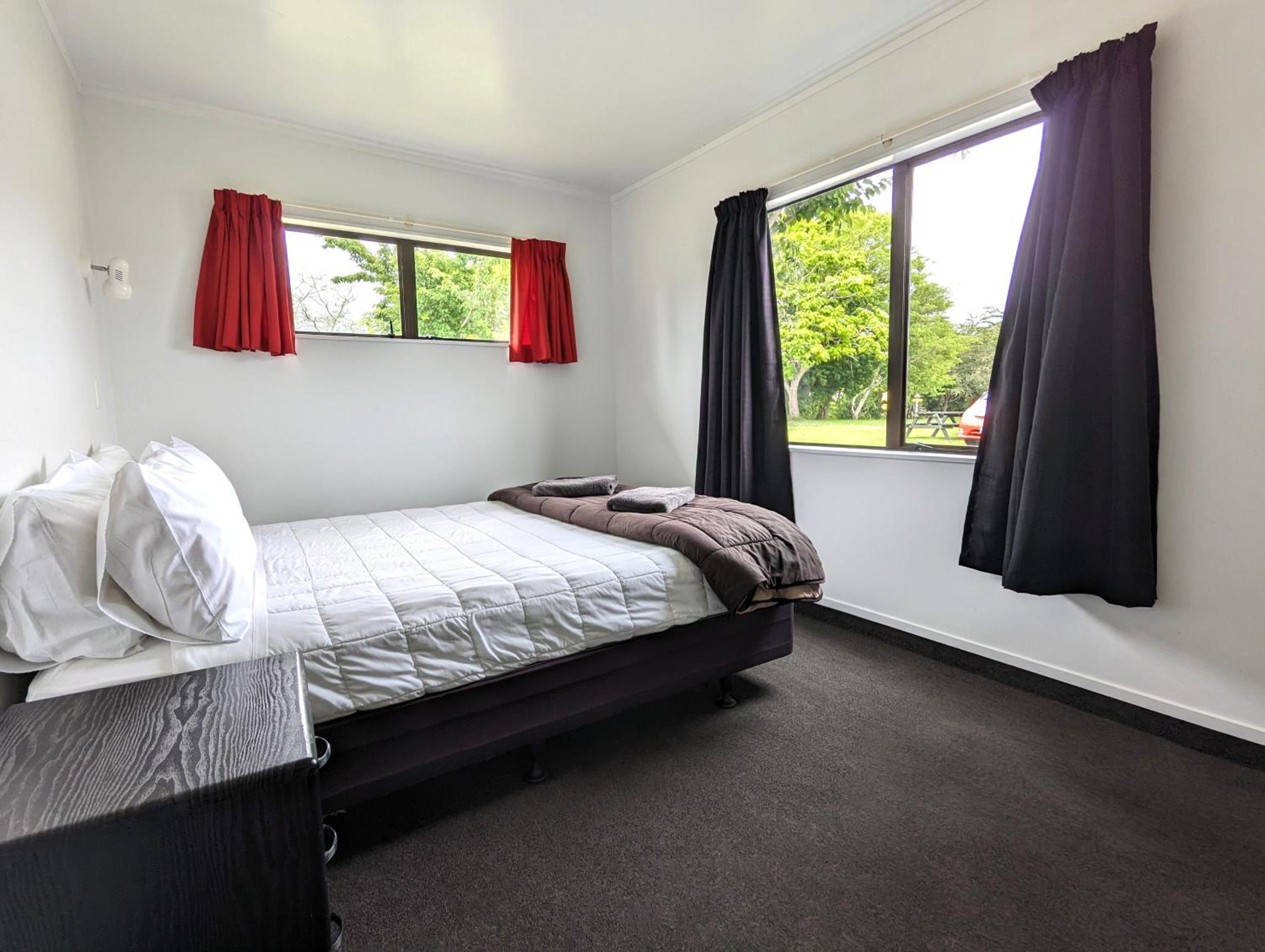1 Bedroom Ensuite Motel Style Unit photo 1