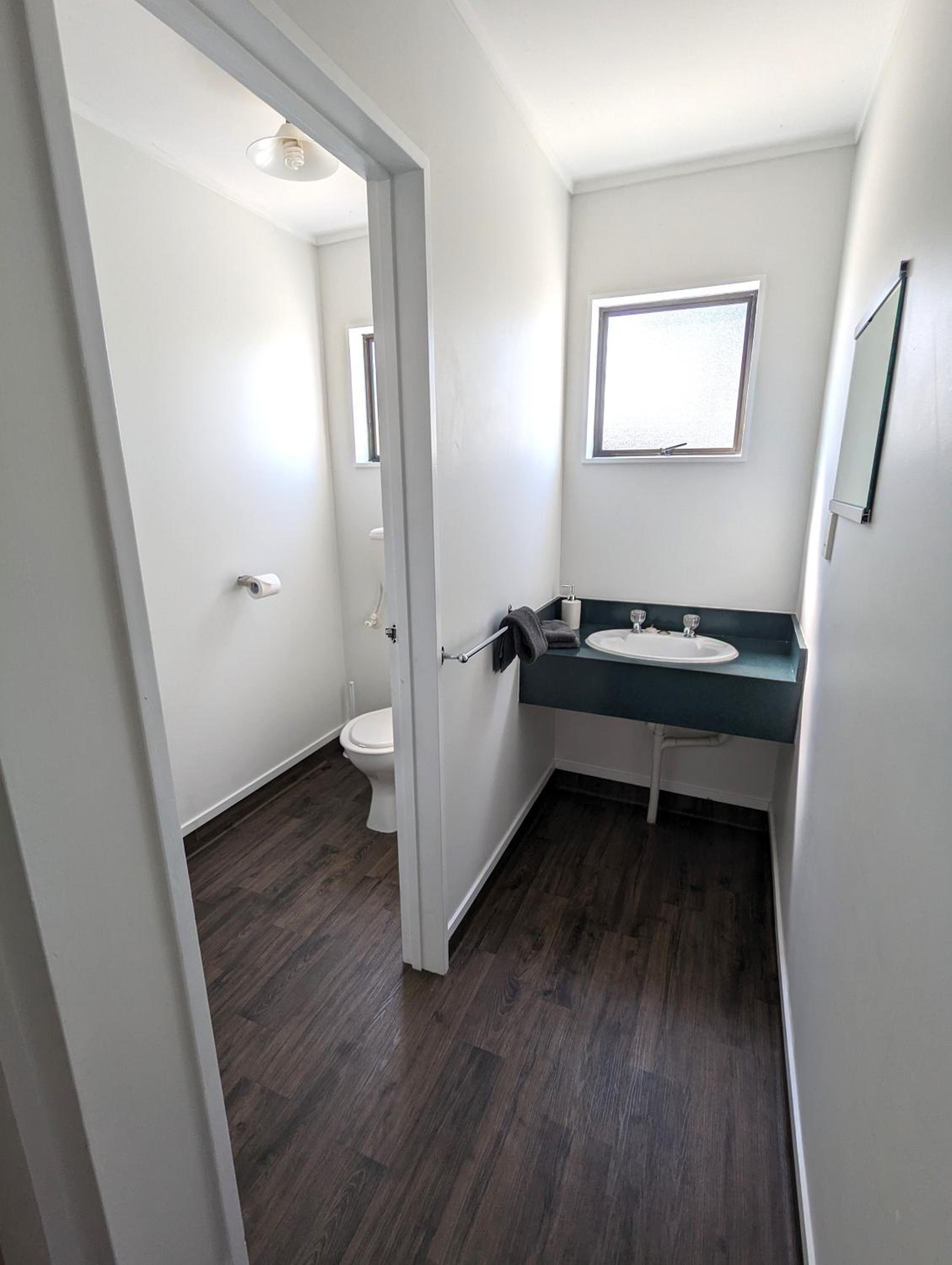 Large 1 Bedroom Ensuite Motel Style Unit photo 3