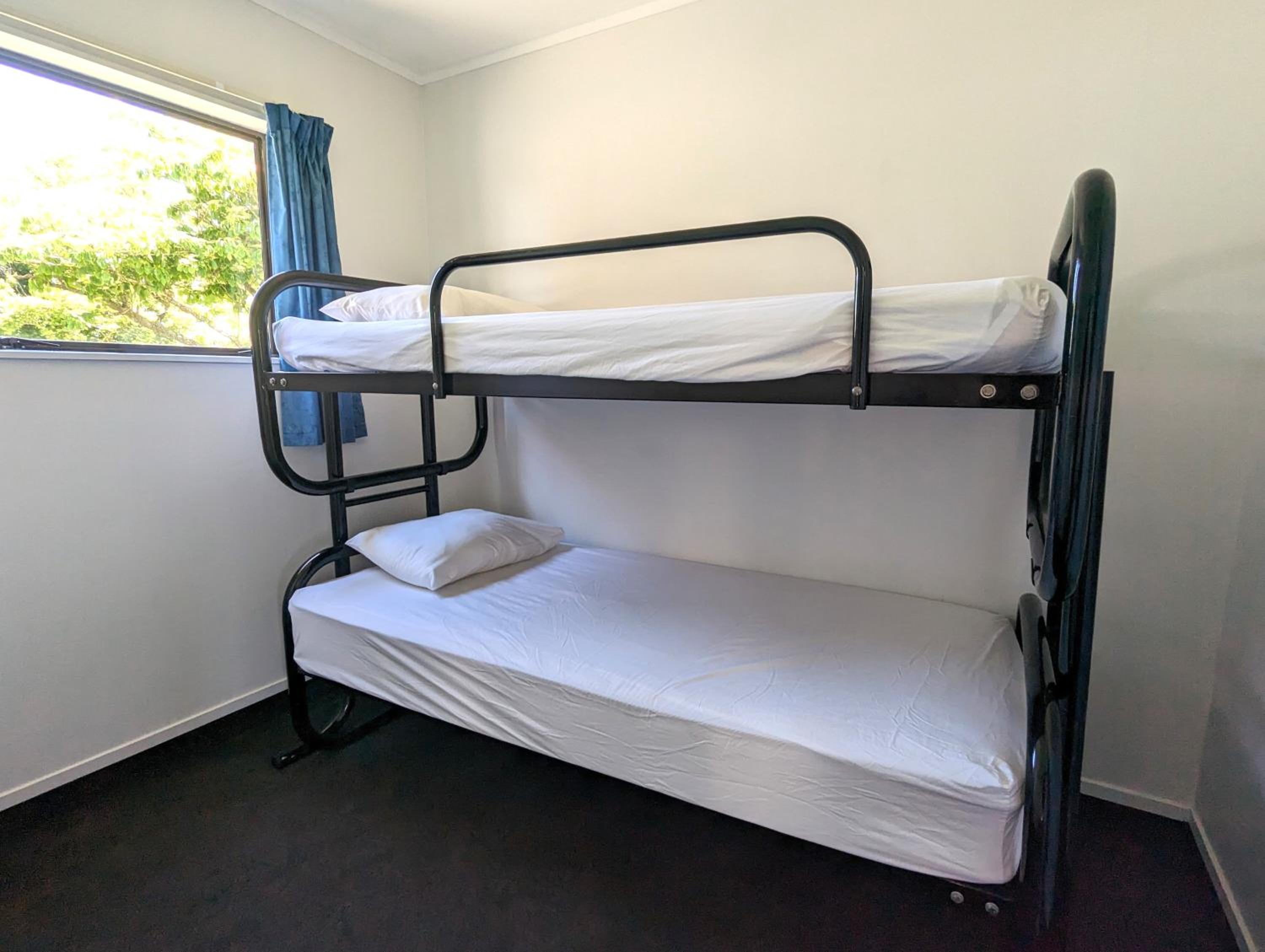 Large 1 Bedroom Ensuite Motel Style Unit photo 2