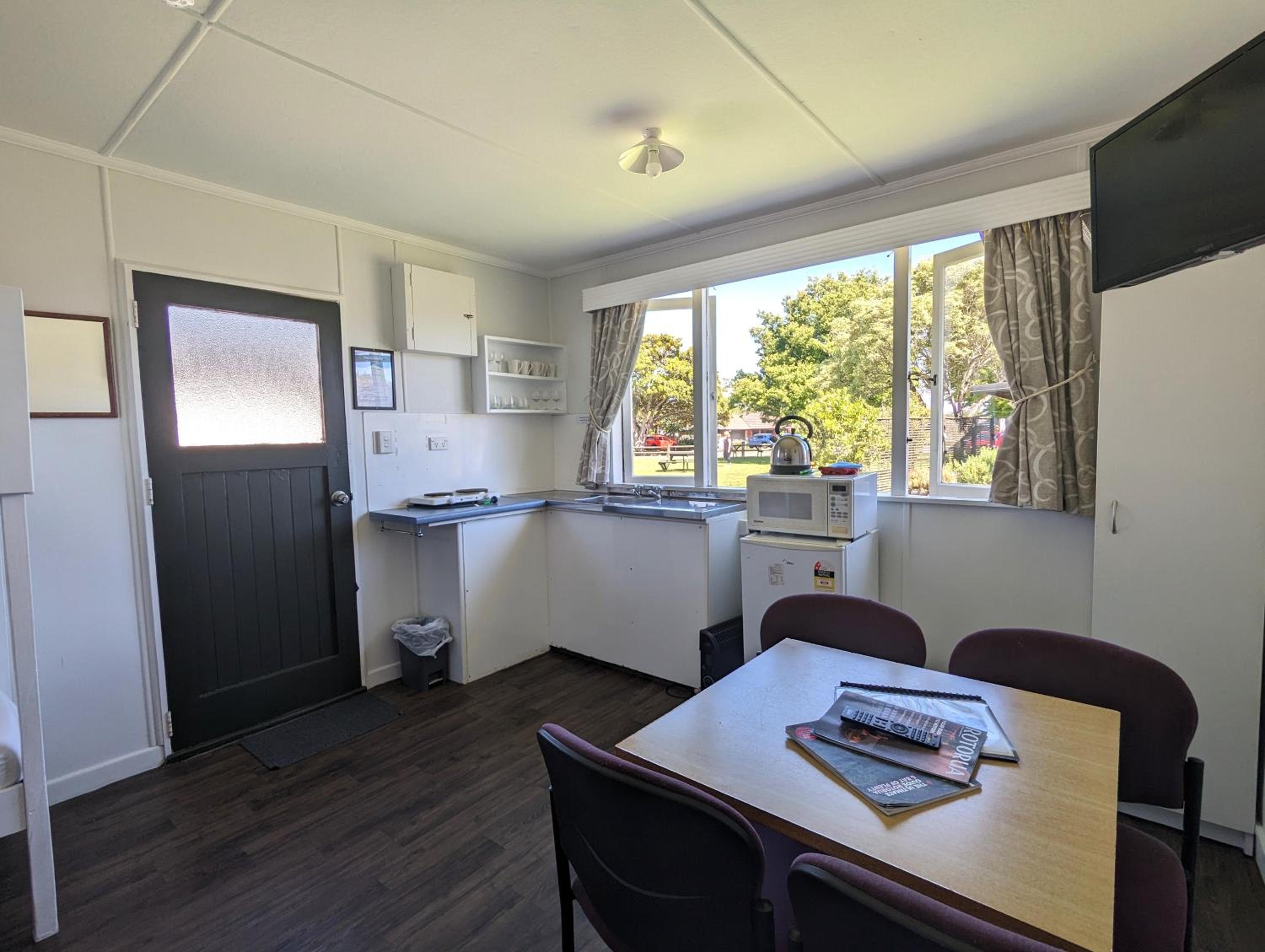Studio Kitchen Cabin (Shared Bathroom) photo 1
