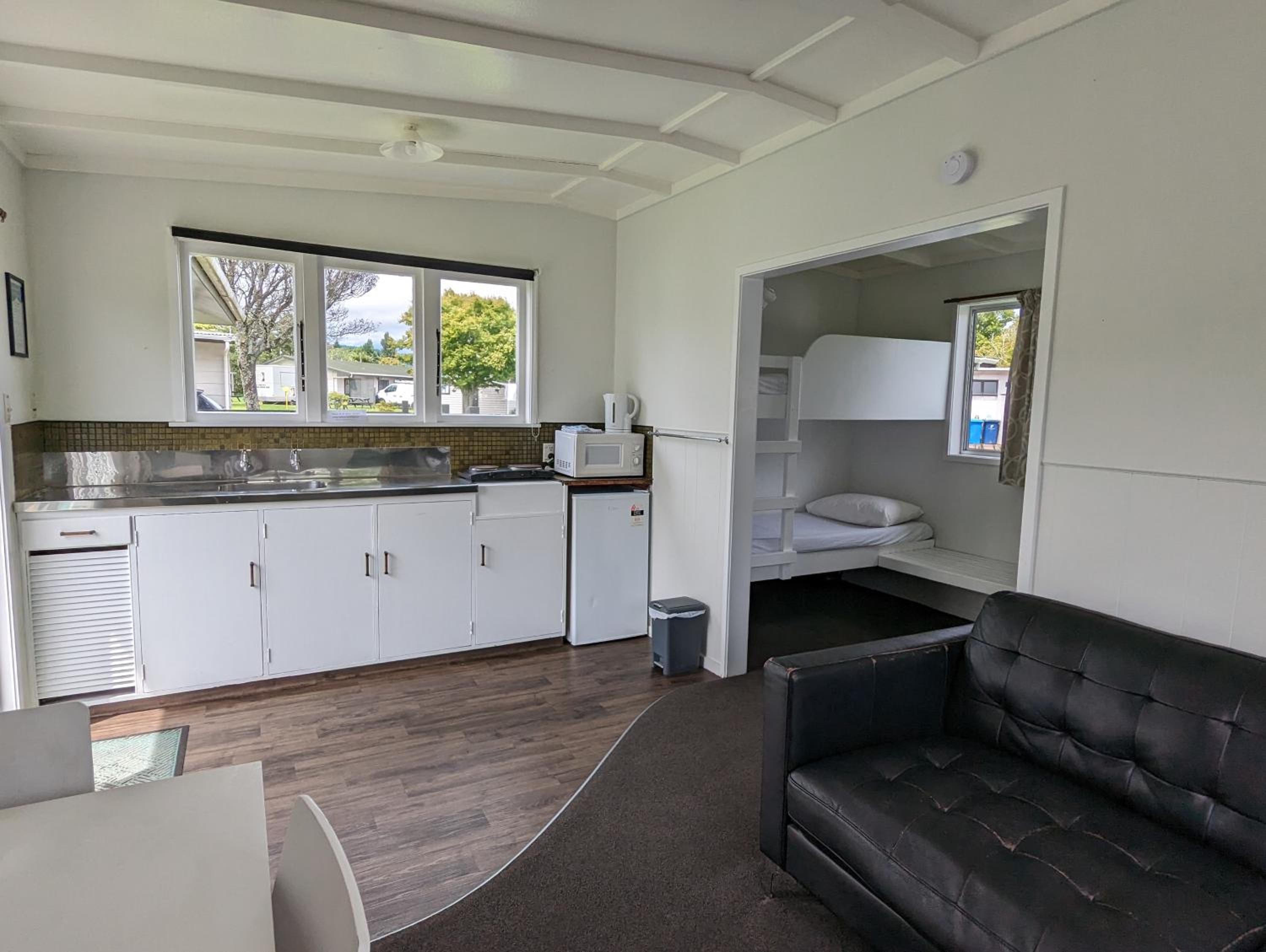 Large Studio Kitchen Cabin (Shared Bathroom) photo 1