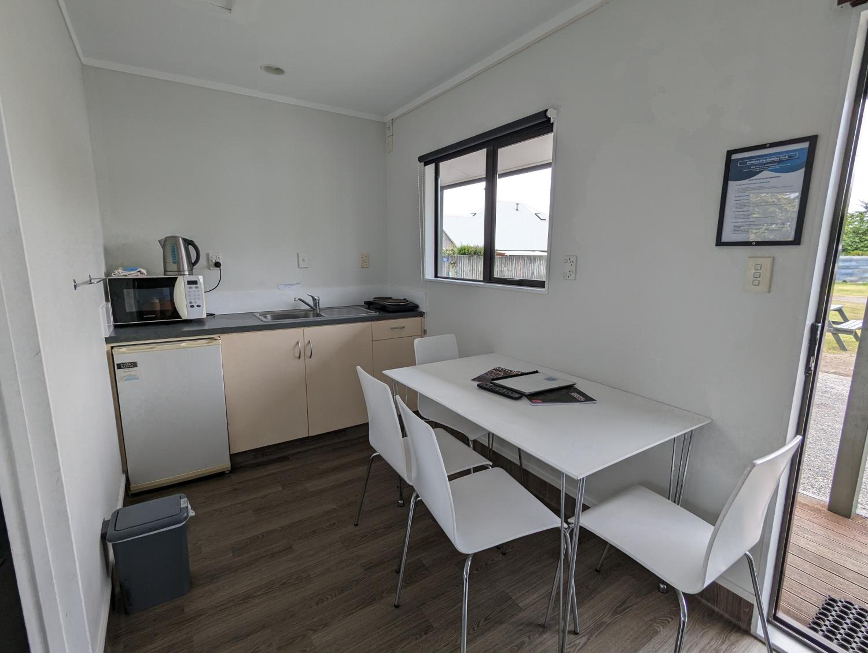 2 Bedroom Kitchen Cabin (Shared Bathroom) photo 2