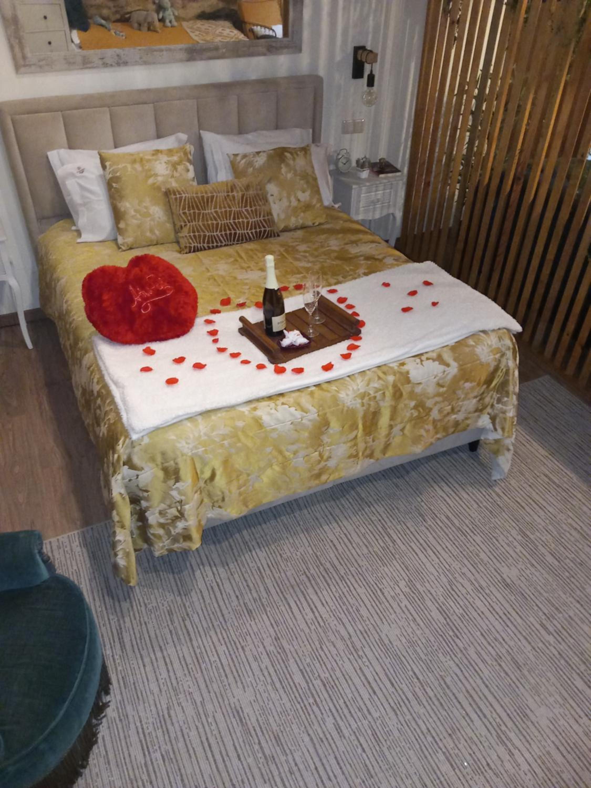 One-Bedroom House - Photo 42