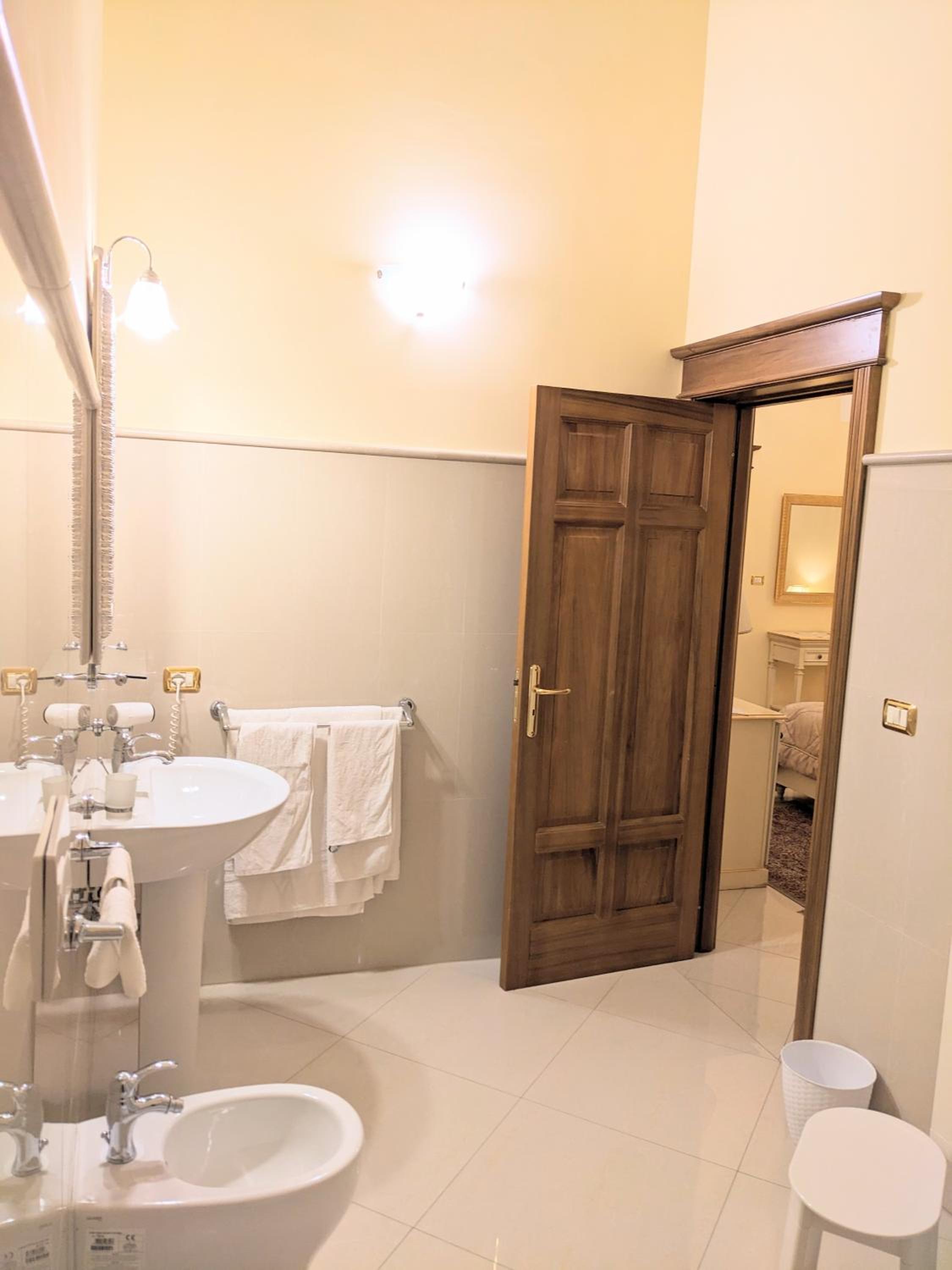 Deluxe Double Room - Photo 4