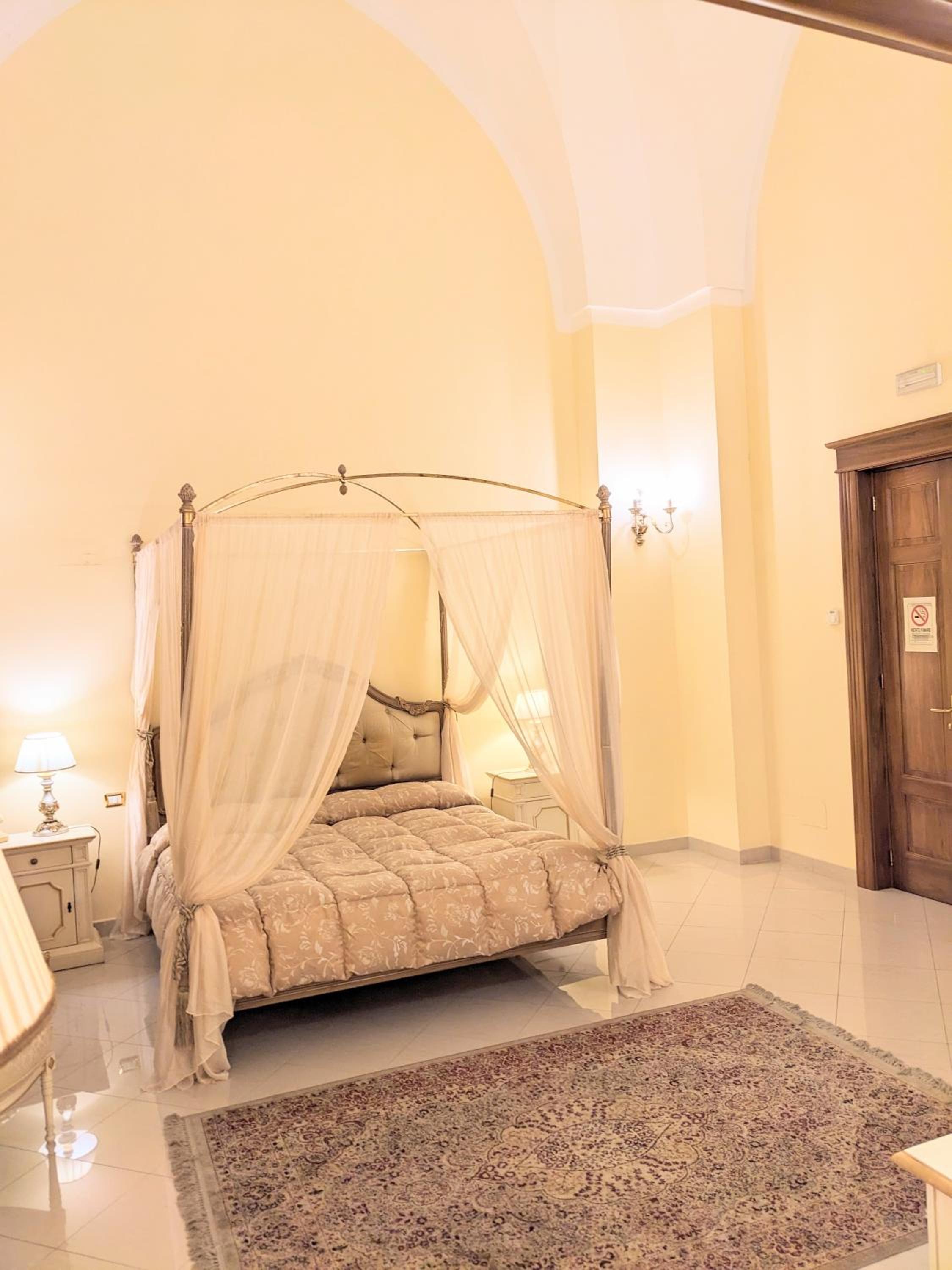 Superior Suite with Spa Bath - Photo 8