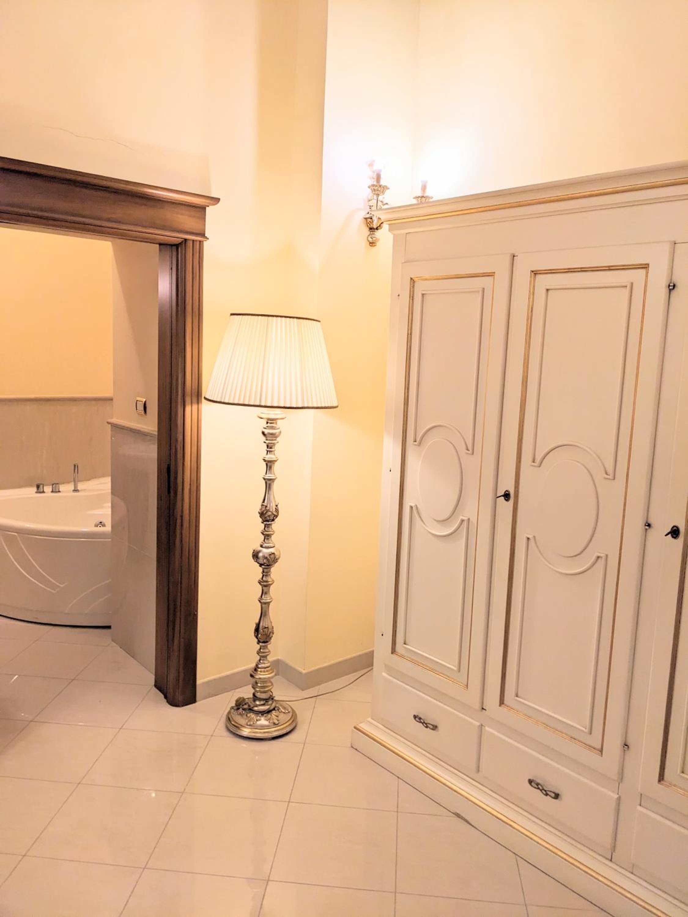 Superior Suite with Spa Bath - Photo 2
