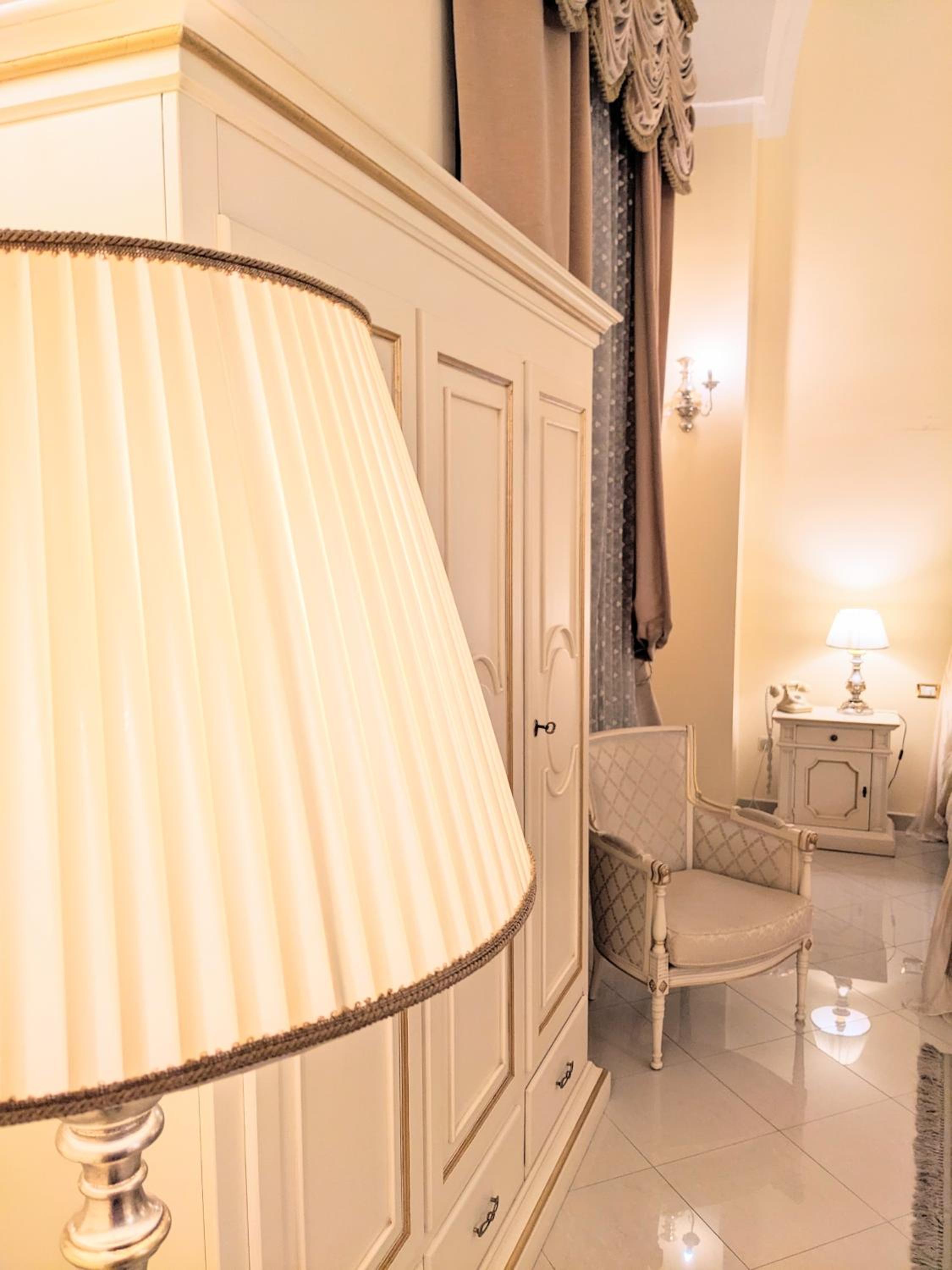 Superior Suite with Spa Bath - Photo 4