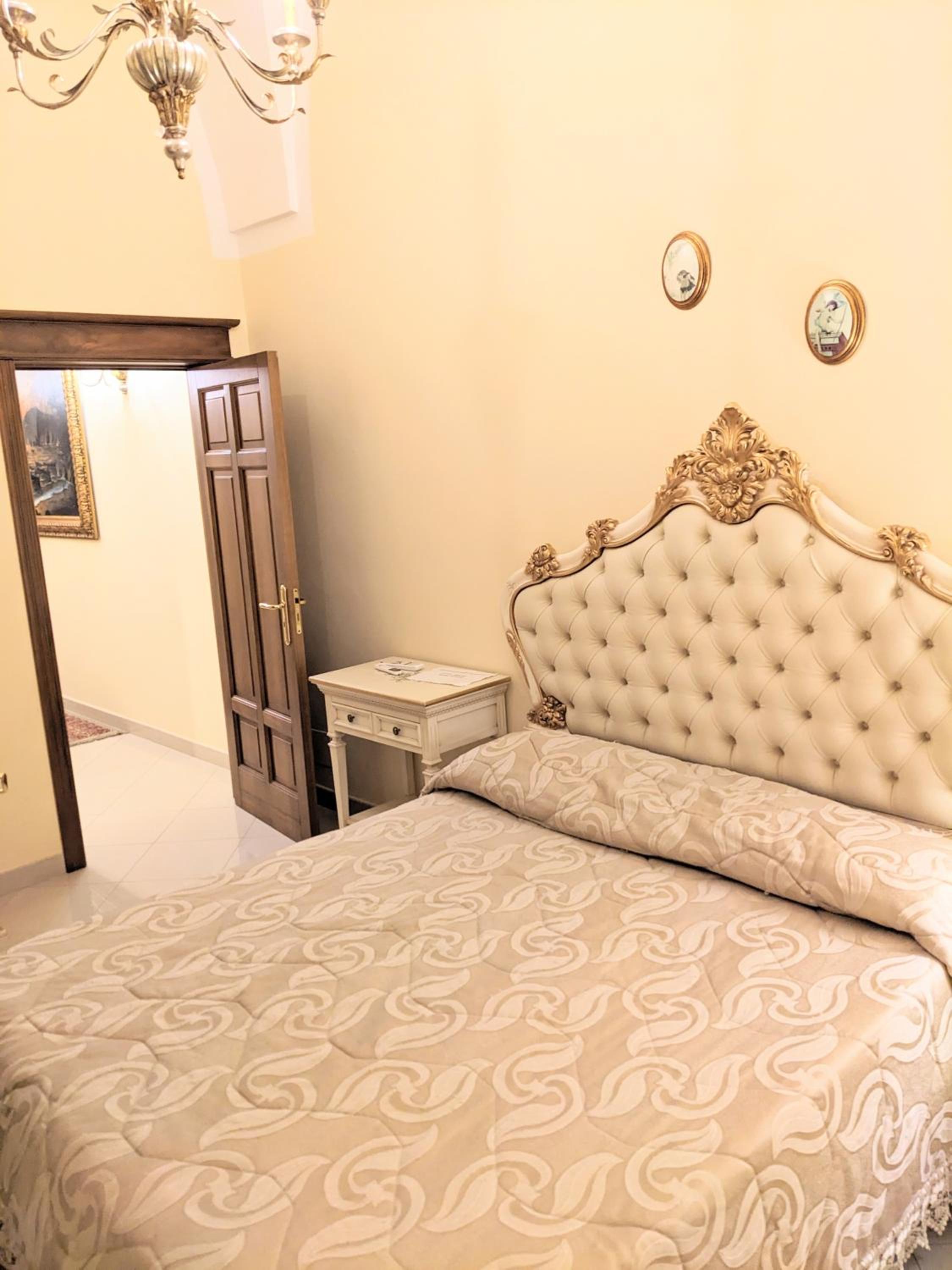 Deluxe Double Room - Photo 15