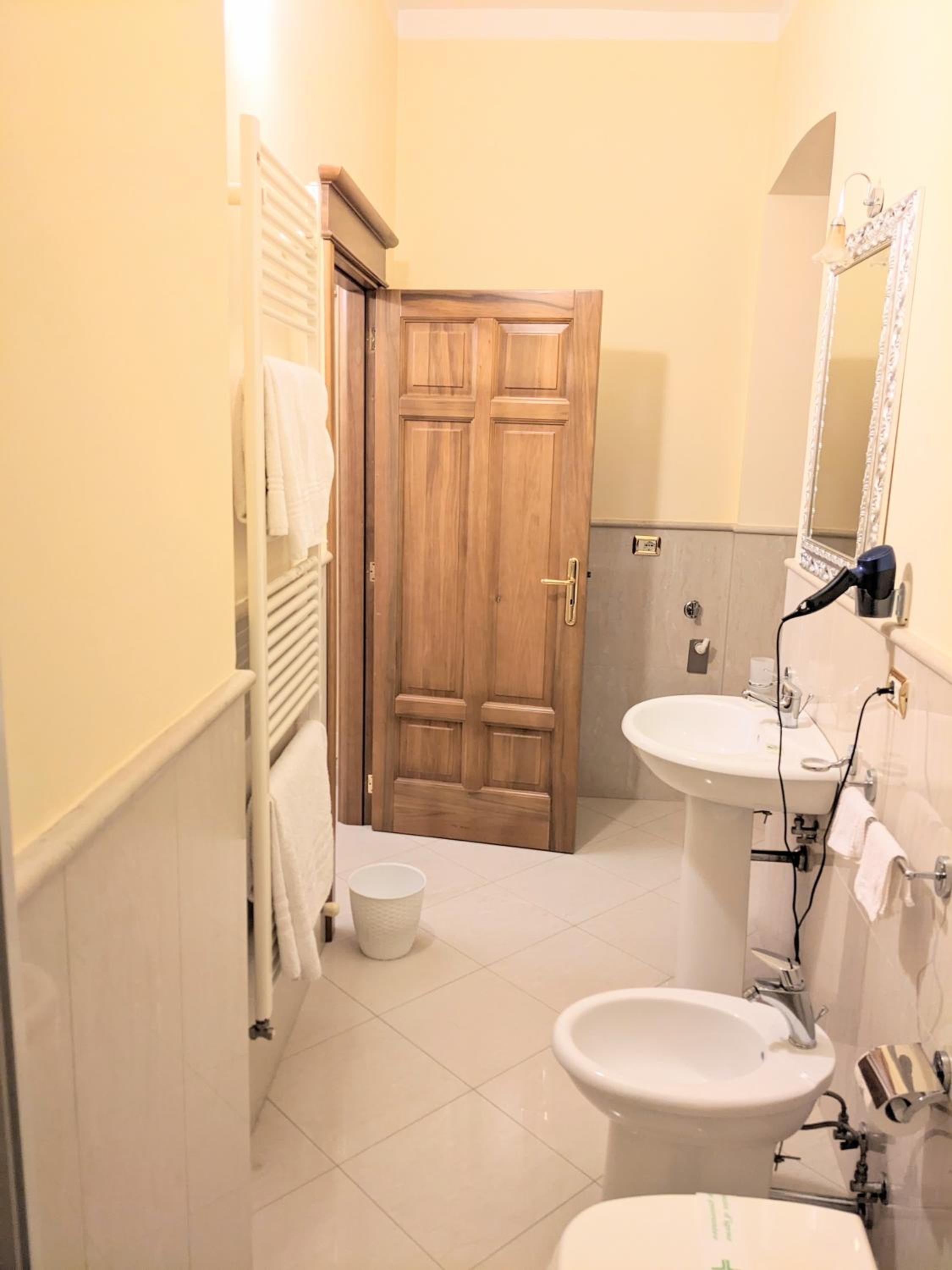 Deluxe Double Room - Photo 10