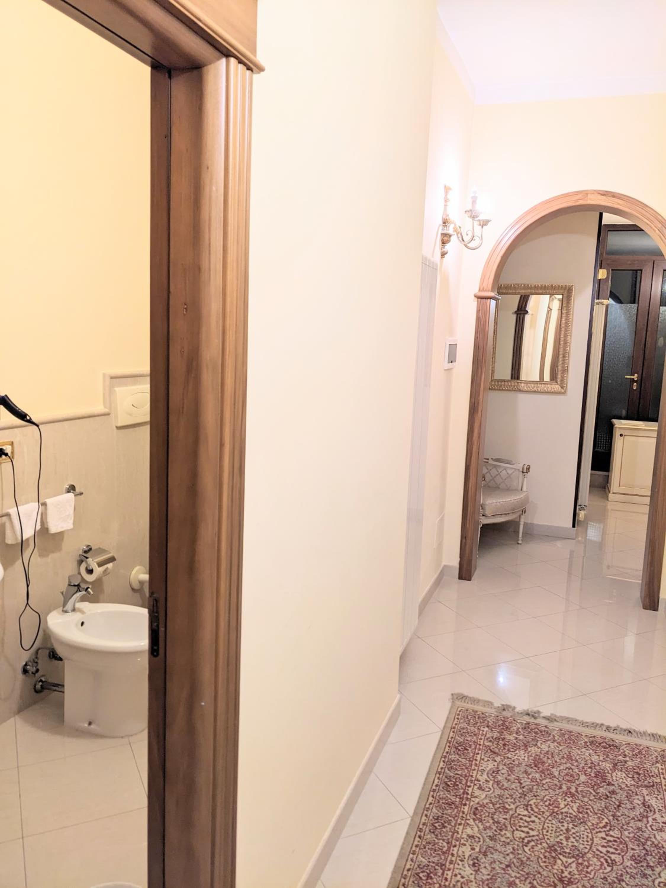 Deluxe Double Room - Photo 8