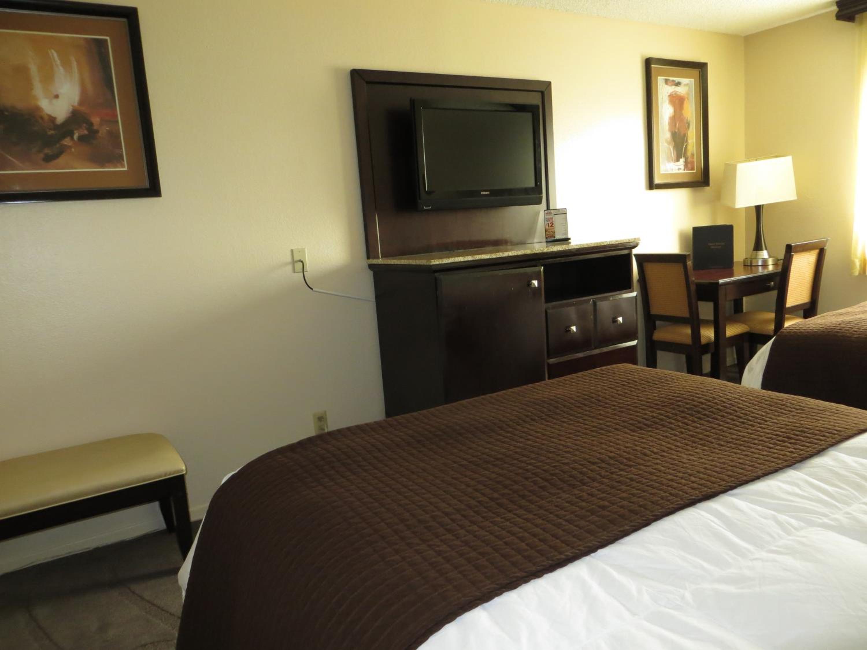 Double Room with Two Double Beds - Photo 2