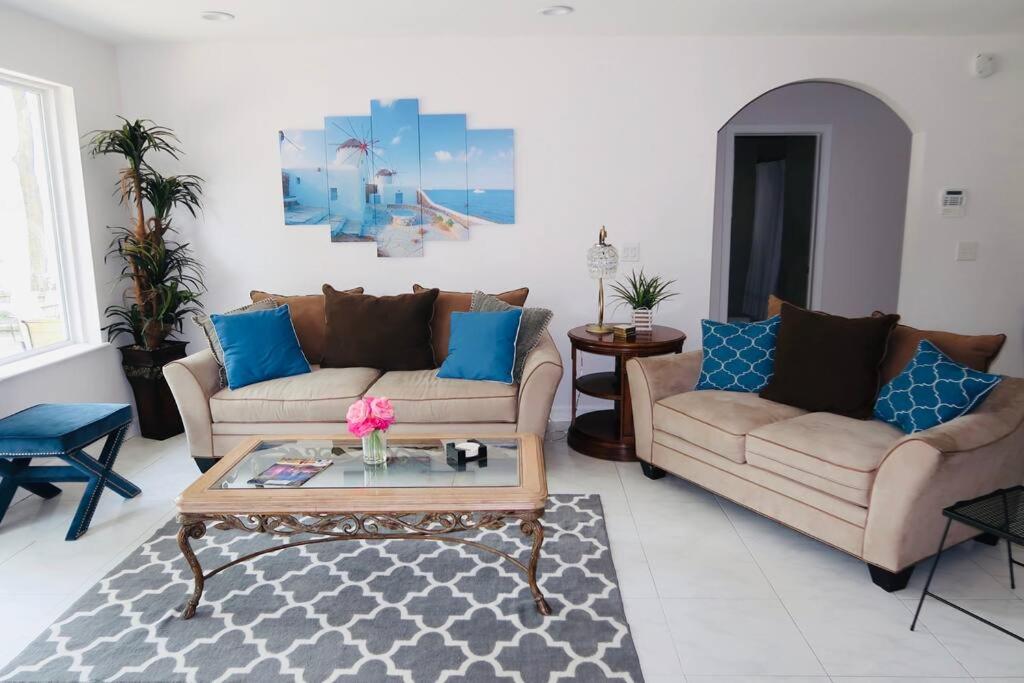 Three-Bedroom House photo 1