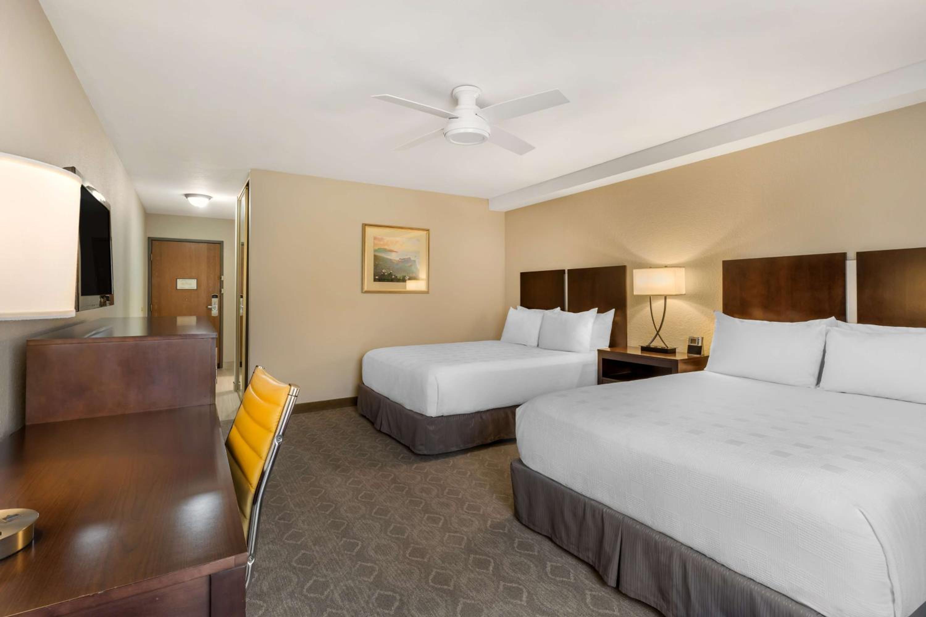 Queen Room with Two Queen Beds and Bath Tub - Mobility Accessible/Non-Smoking photo 1