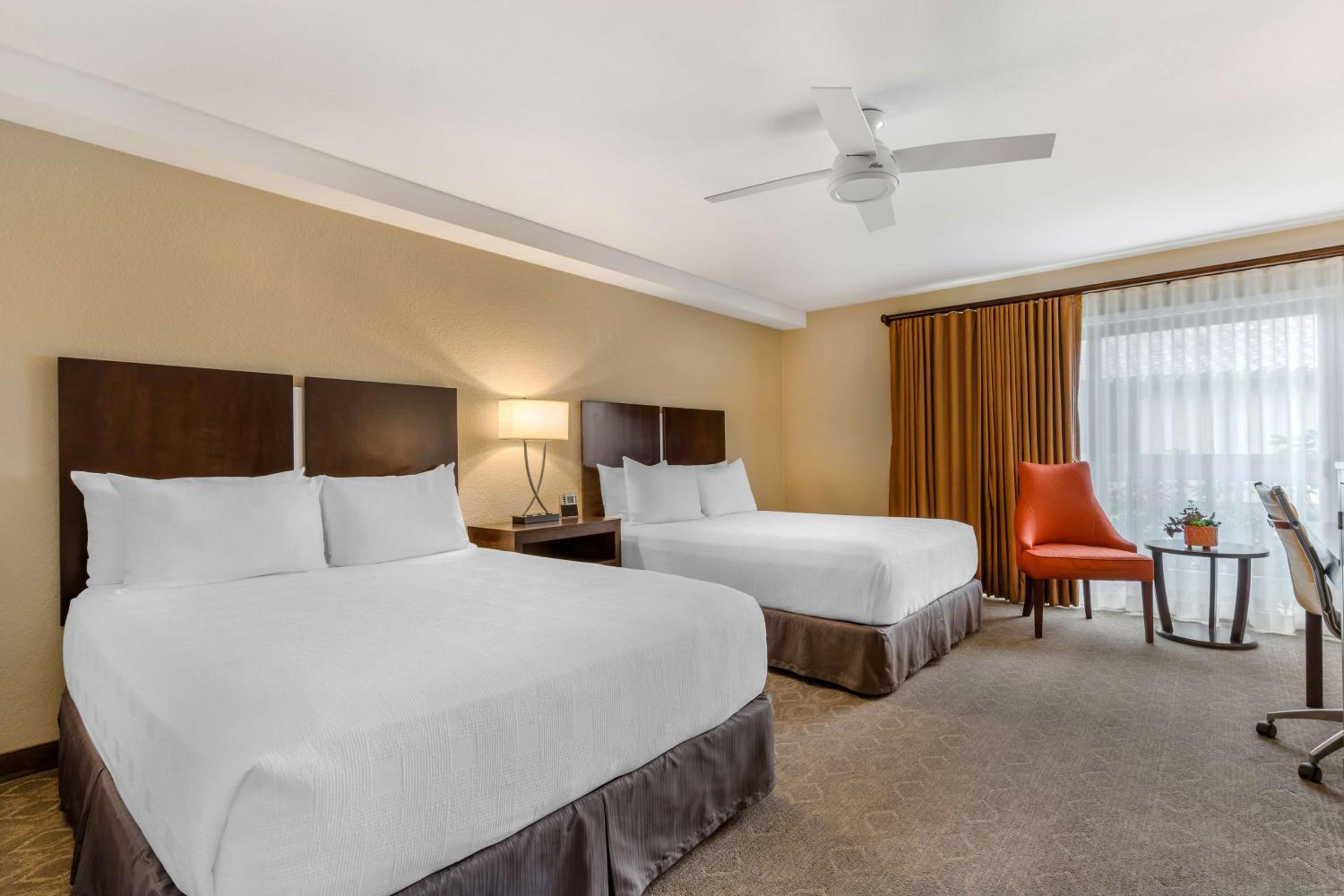Queen Room with Two Queen Beds photo 1