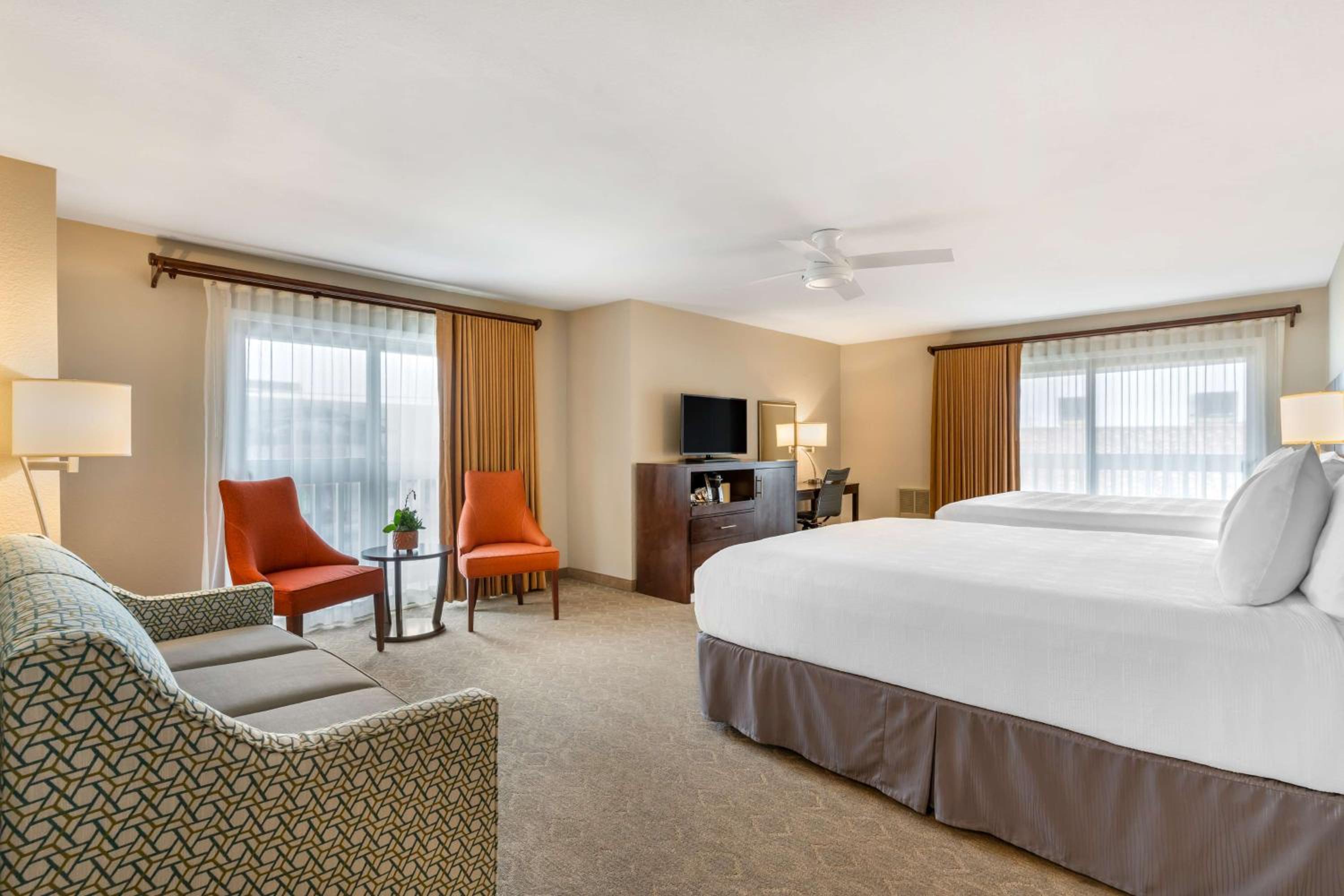 King Room with Two King Beds and Sofa Bed photo 1