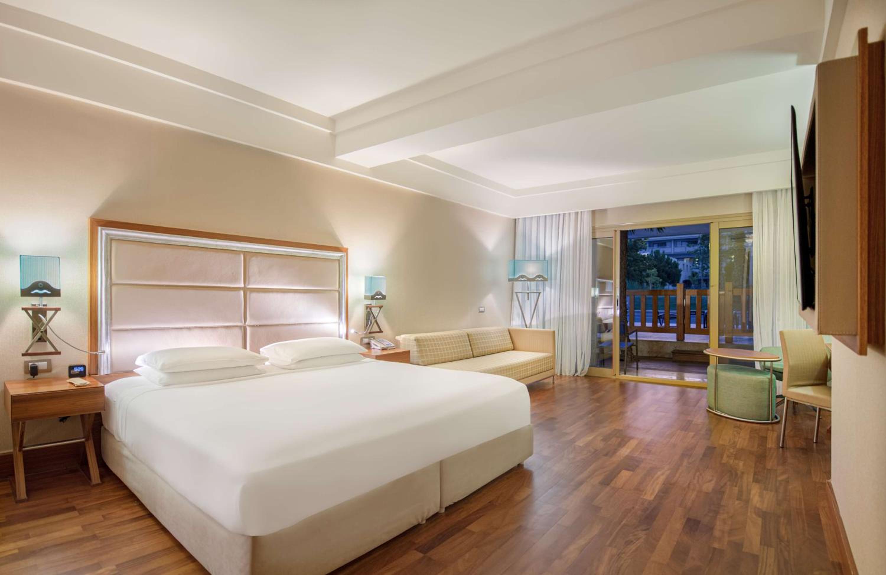 Deluxe King Room with Pool View