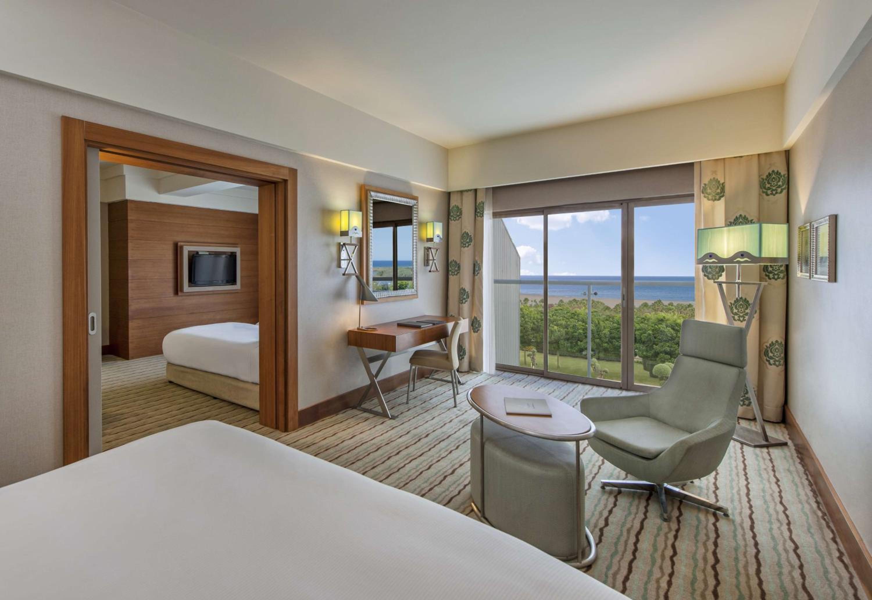Family Room with Sea View and Pool Access