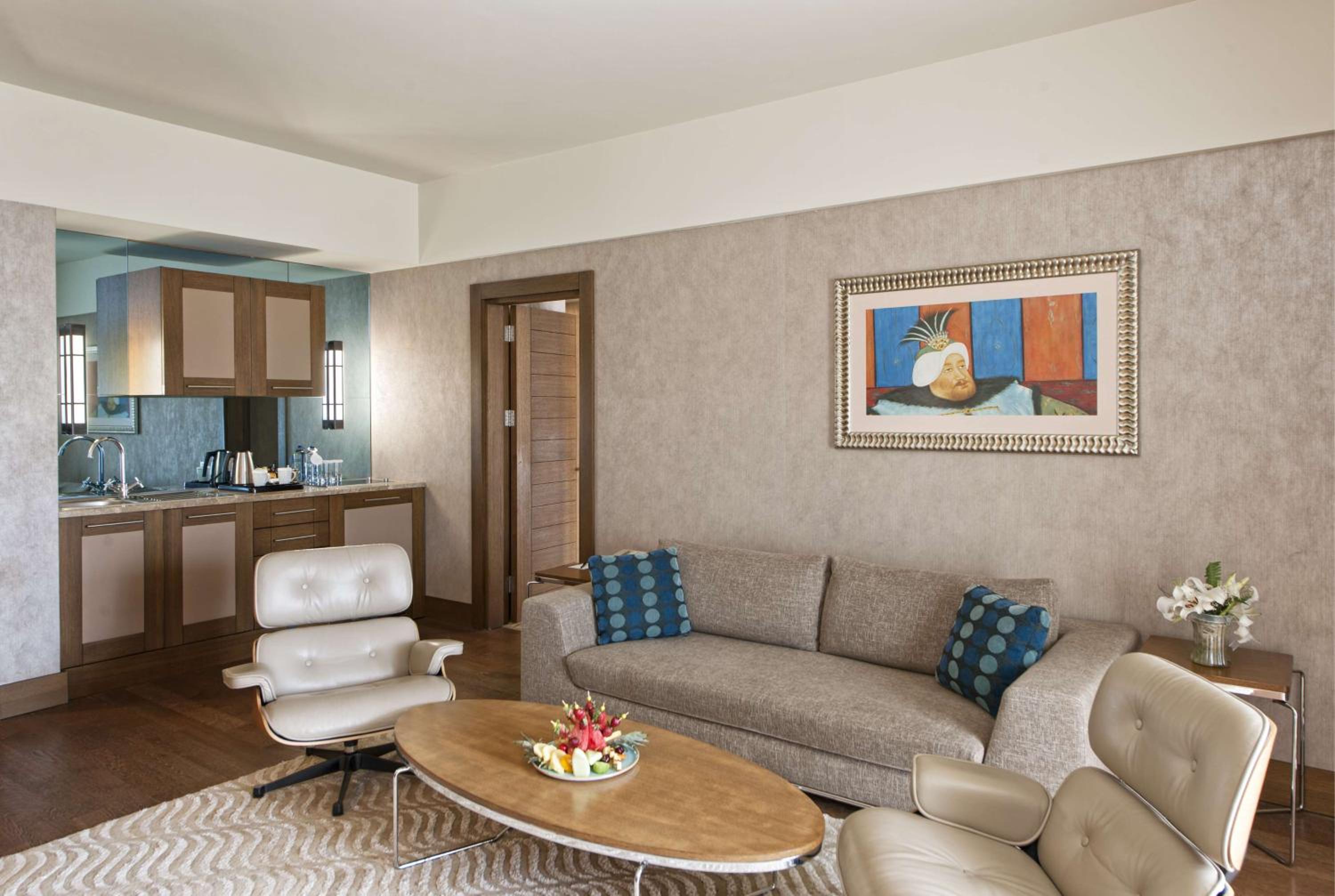 HILTON SUITE WITH SEA VIEW thumbnail 6