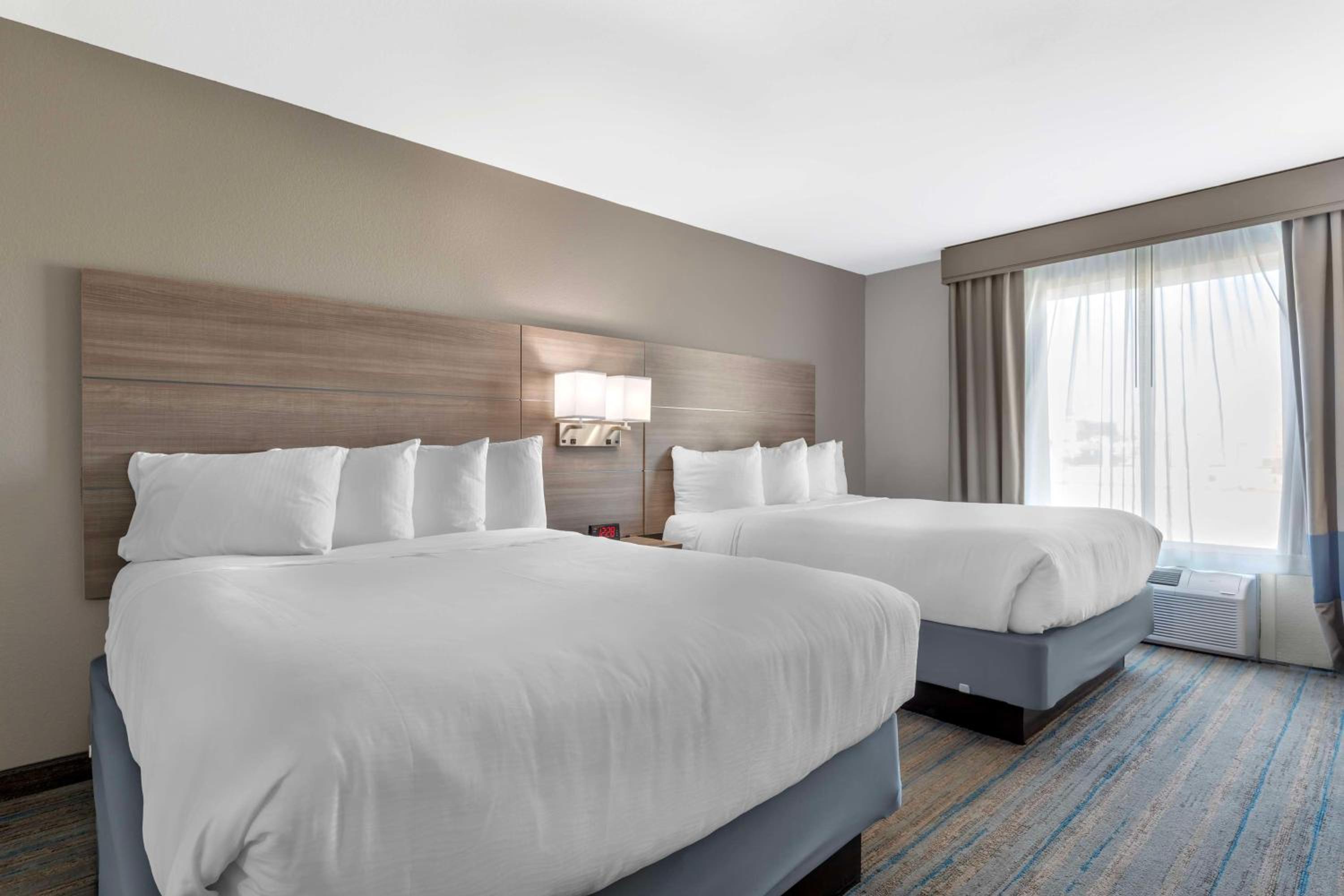 Queen Room with Two Queen Beds - Photo 1