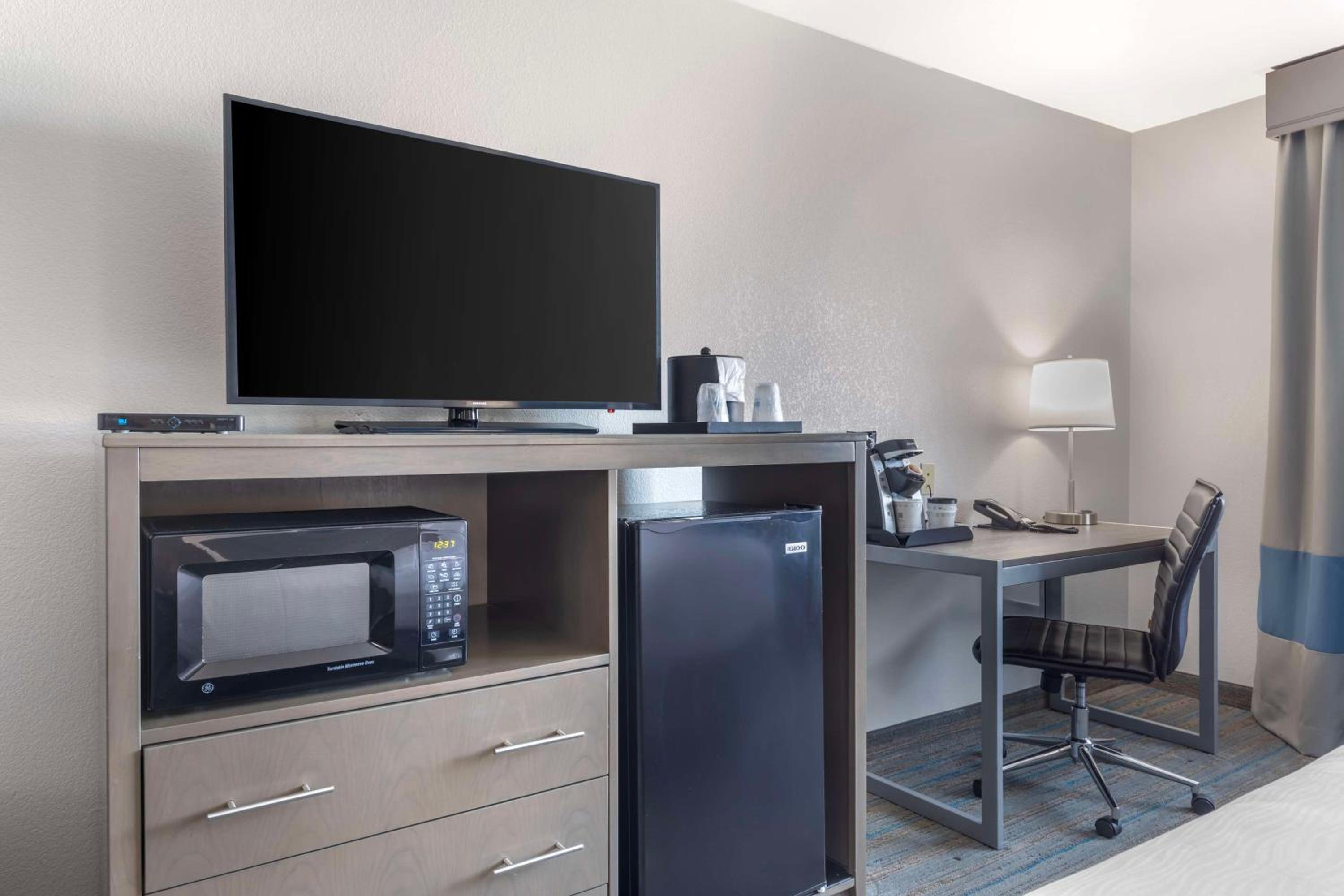 King Suite with Sofa Bed - Photo 3