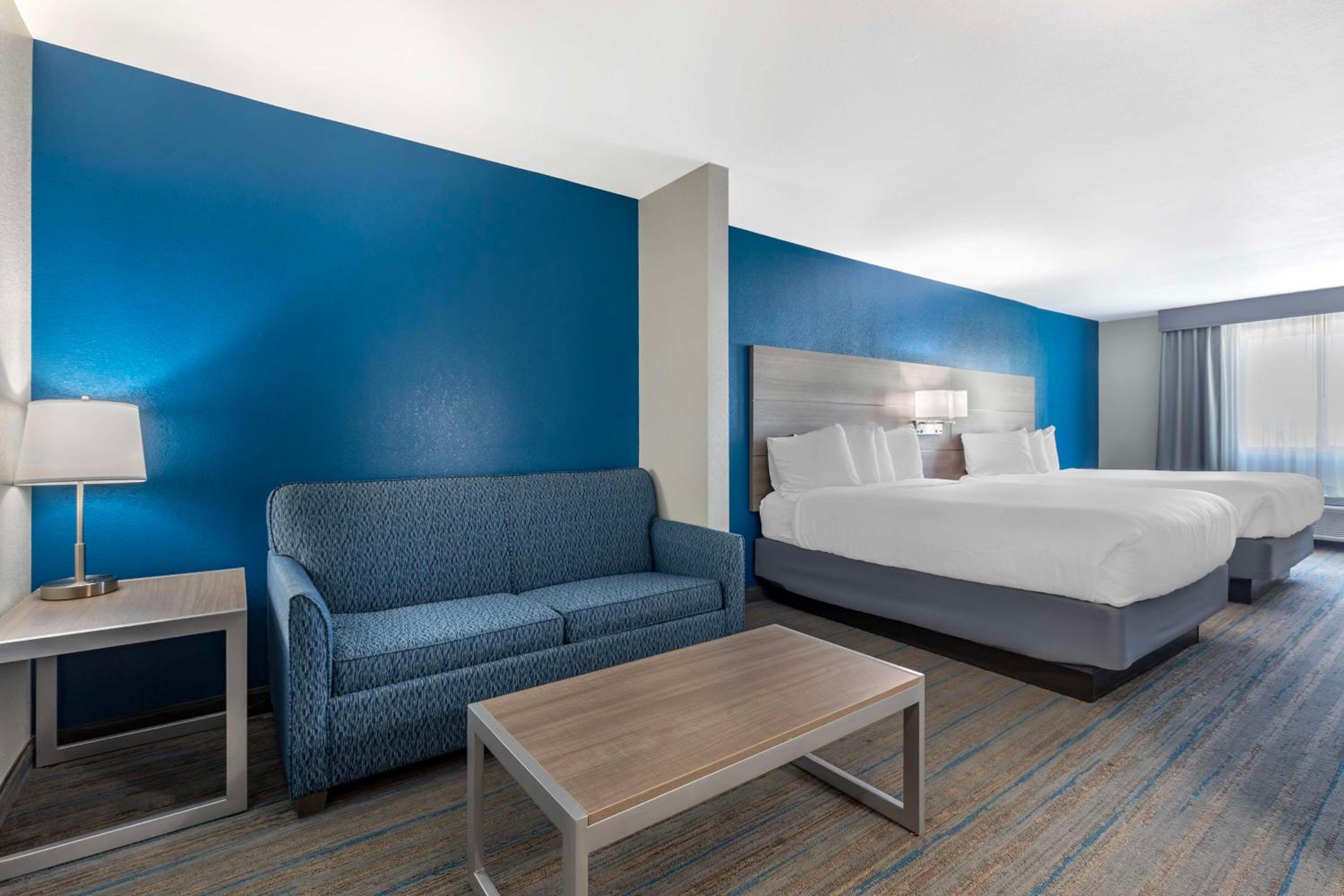 Queen Suite with Two Queen Beds with Sofa Bed - Photo 1