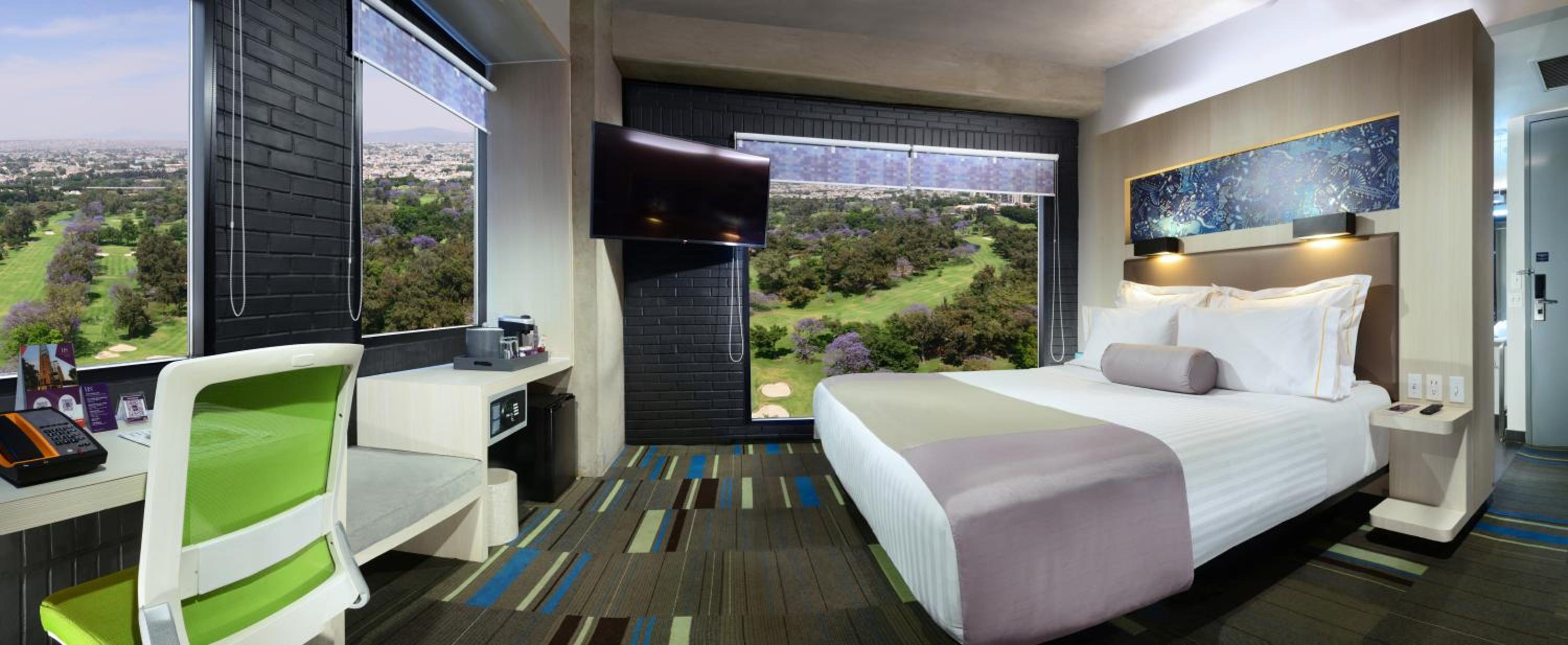 Savvy, Guest Room, 1 King