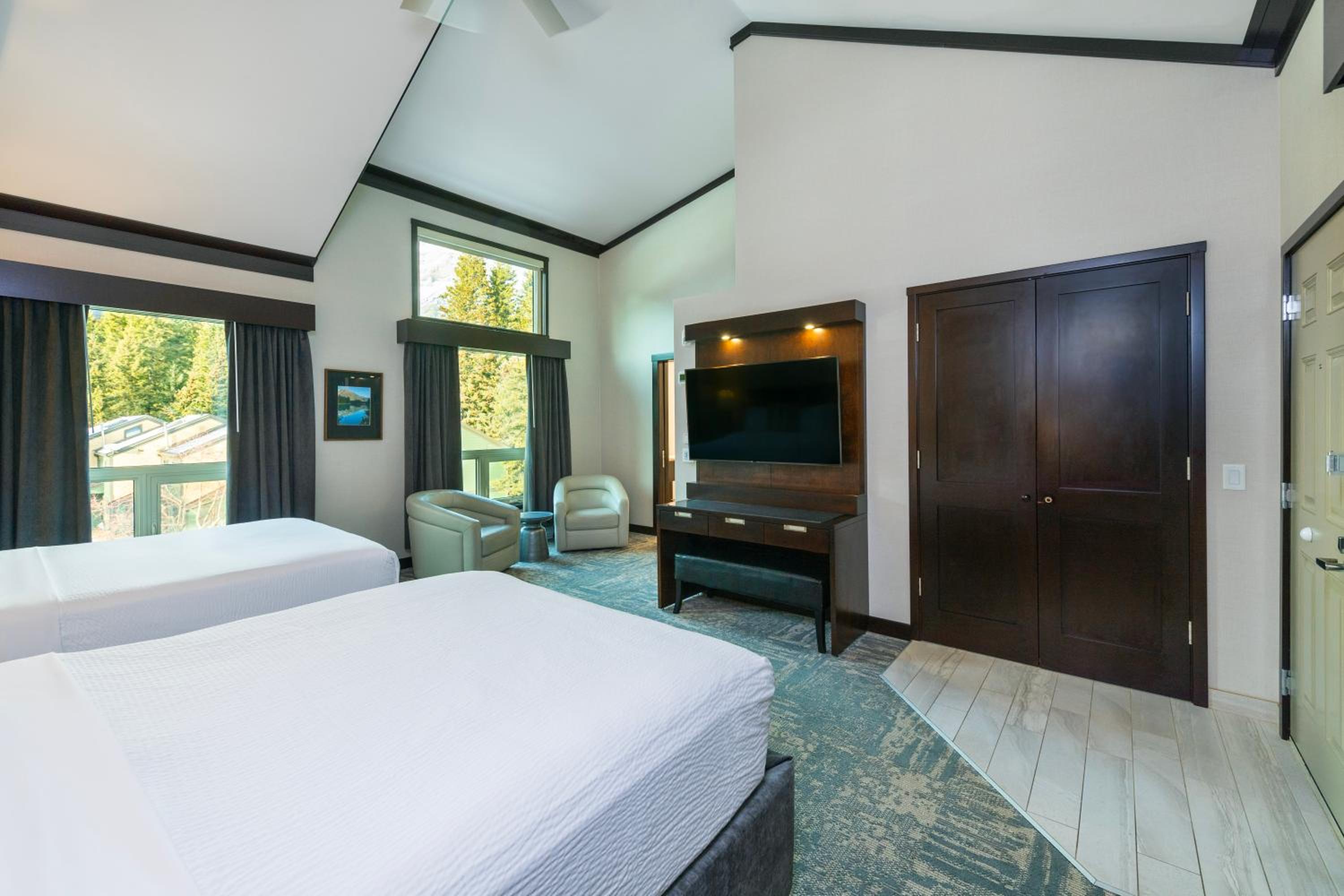Deluxe Mountain View Two Queen Beds - Photo 6
