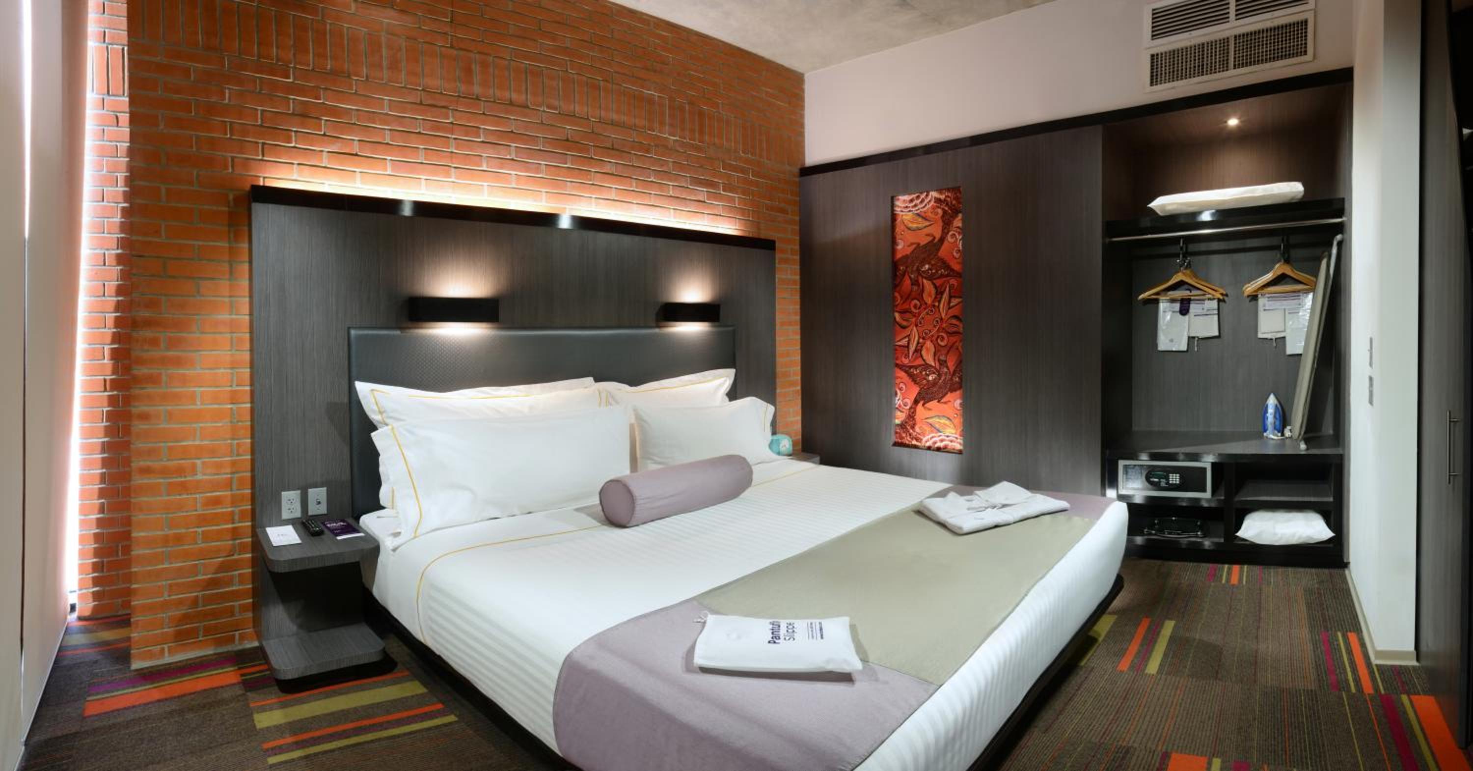 Junior King Suite