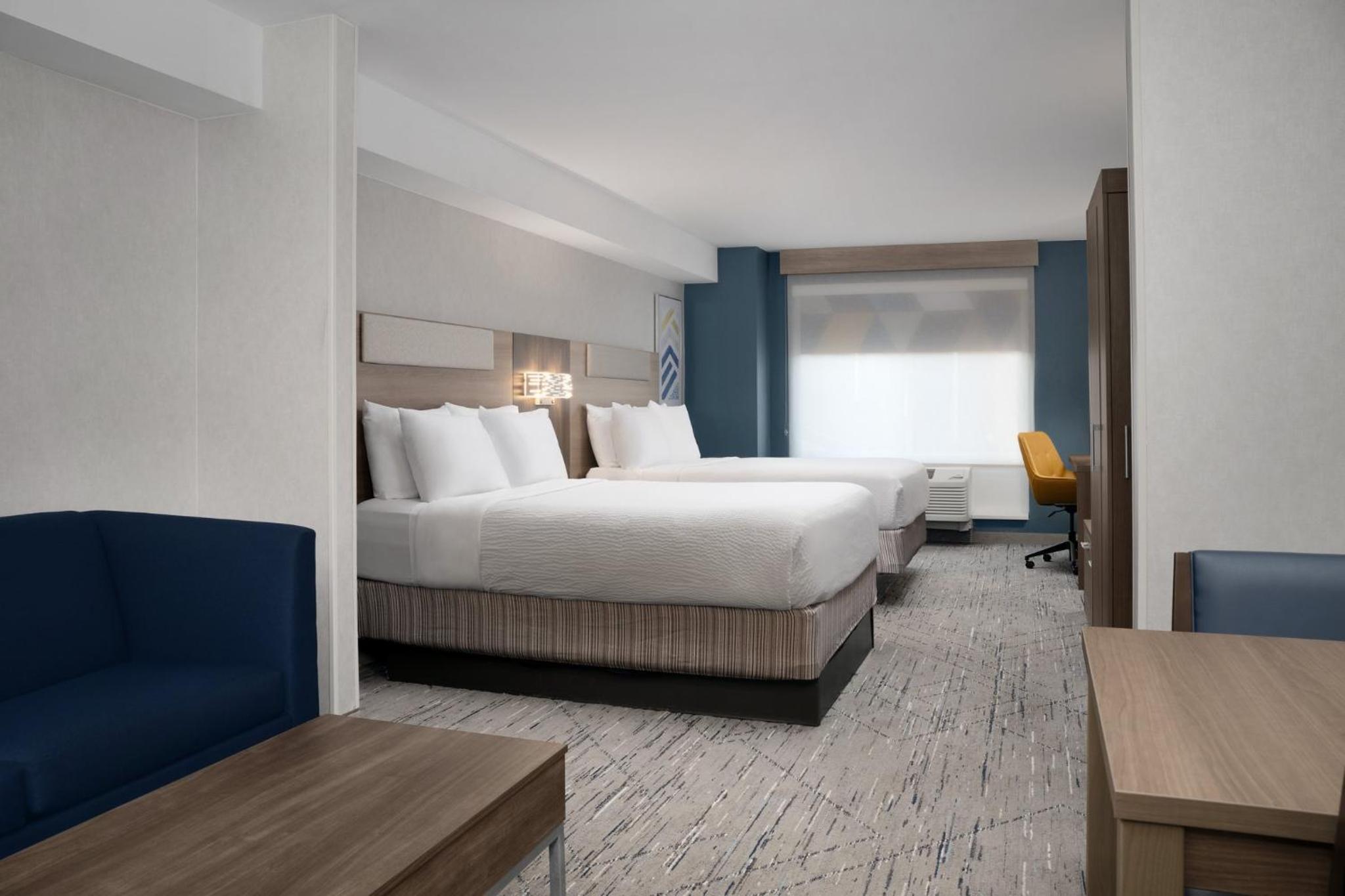 Queen Suite with Two Queen Beds and Additional Living Area - Photo 5