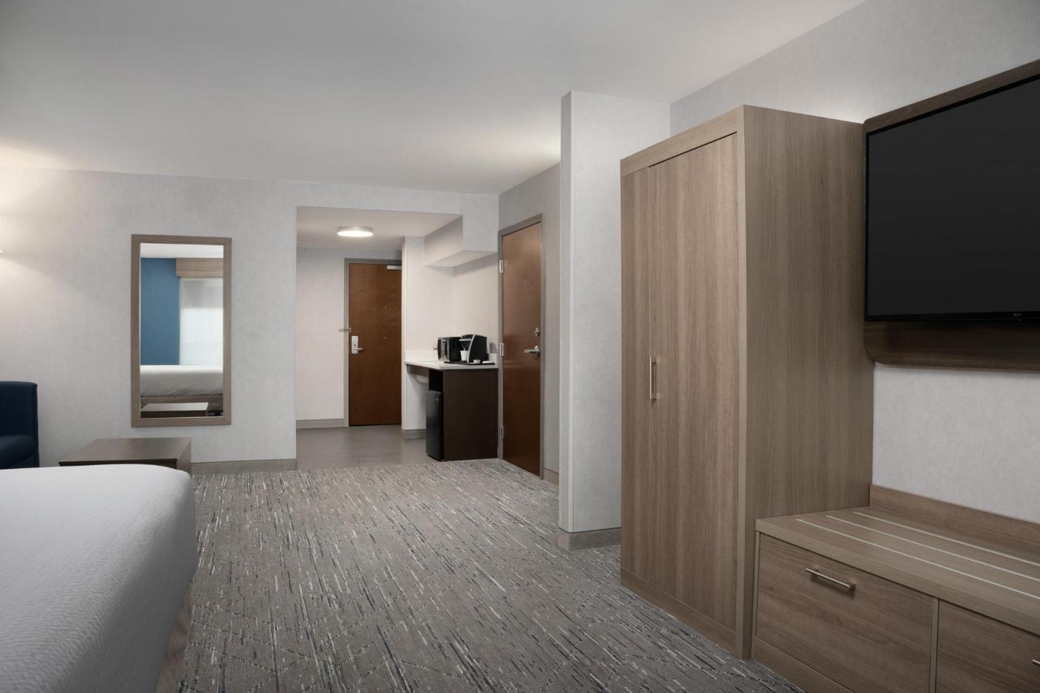 King Studio Suite with Mobility Accessible Tub - Non-Smoking