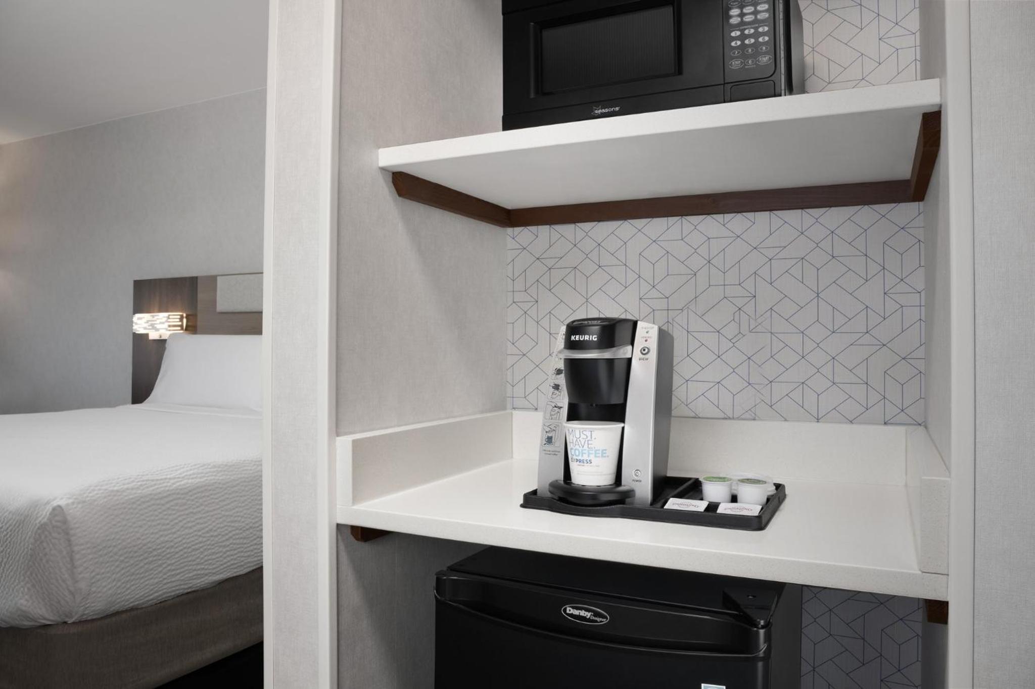 Standard King Room - Photo 3