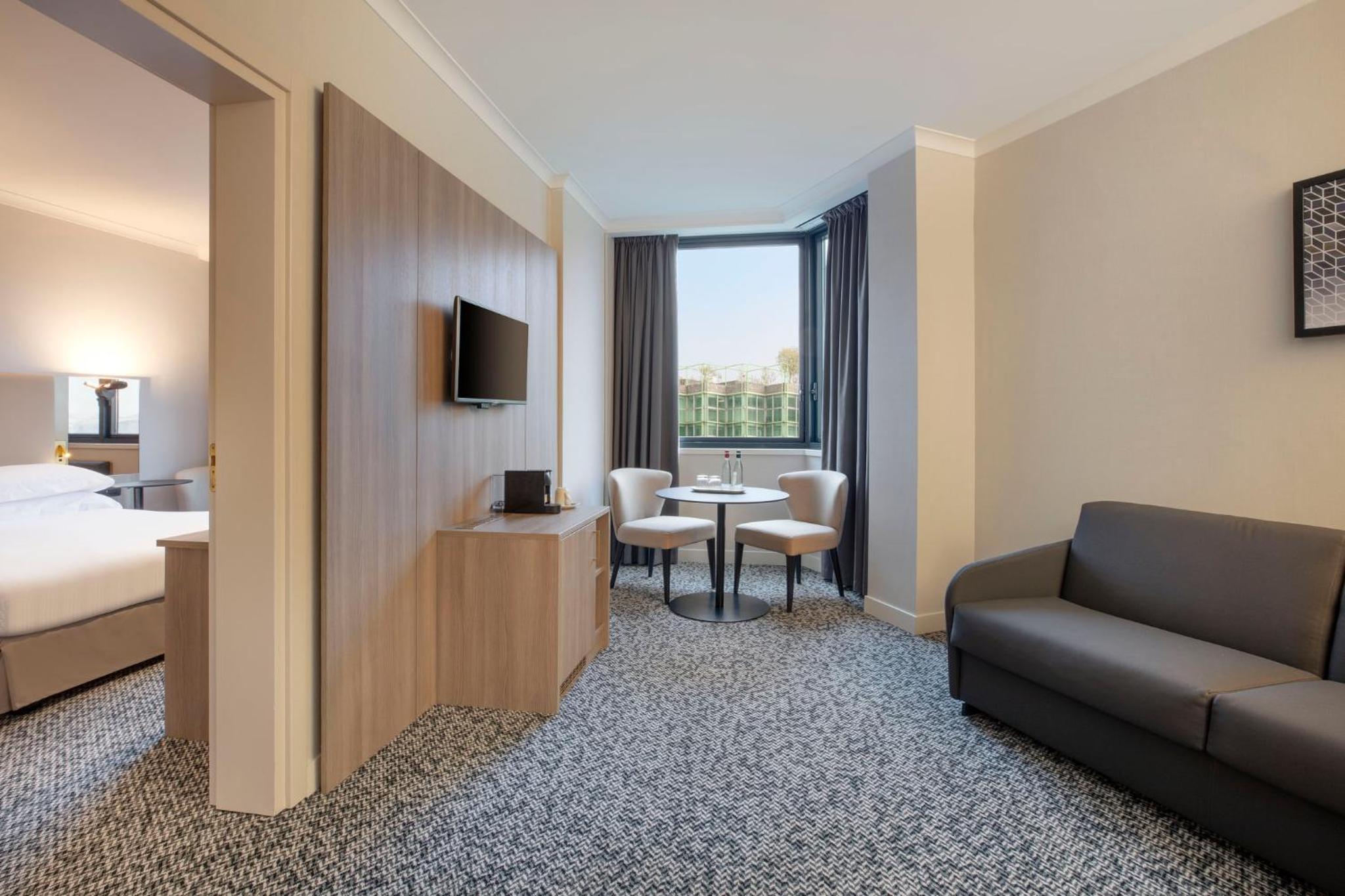 One-Bedroom Duplex Suite thumbnail 5