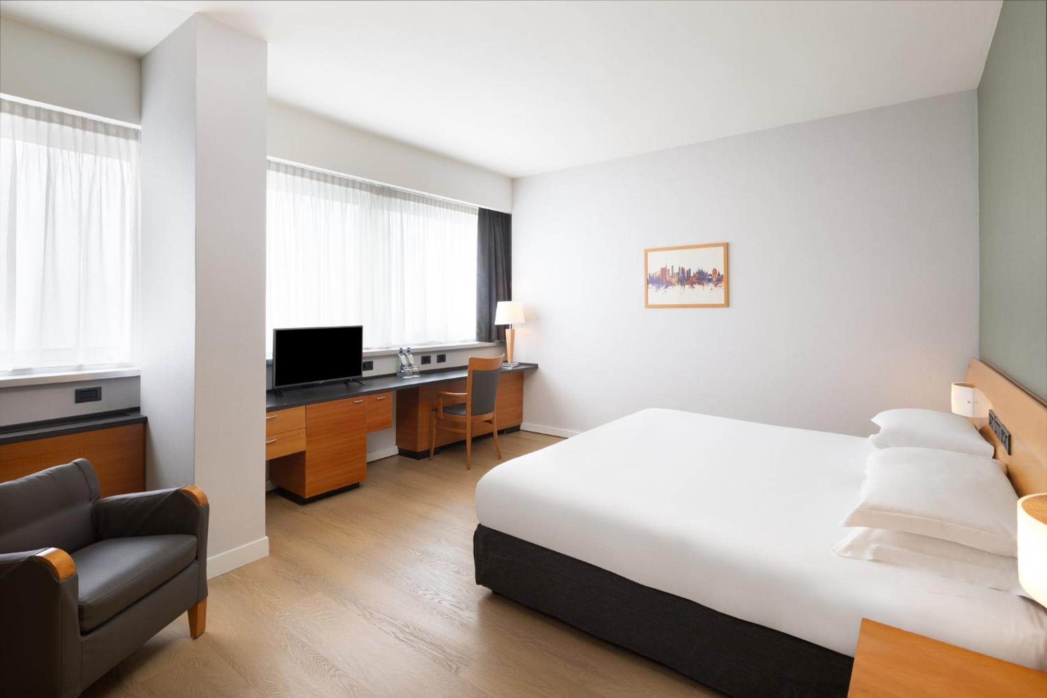 1 King Bed Premium  - Photo 2
