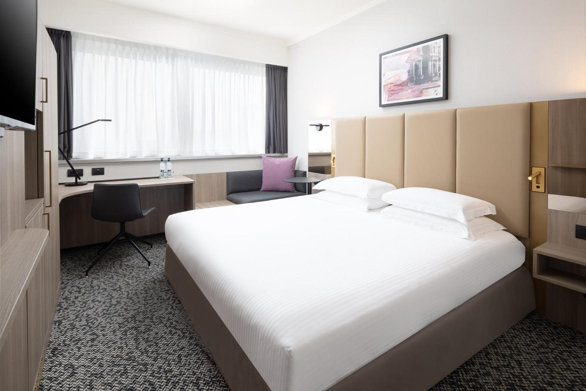 Standard King Room - Photo 6